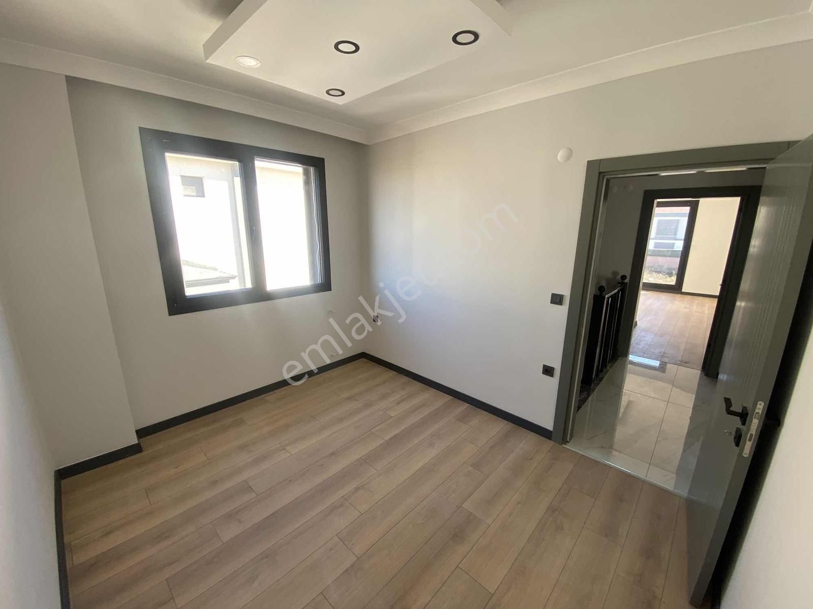 250m2 Arsa Tam Müstakil 3+1 Ayrı Mutfak Havuzlu Otoparklı Villa - Görsel 23