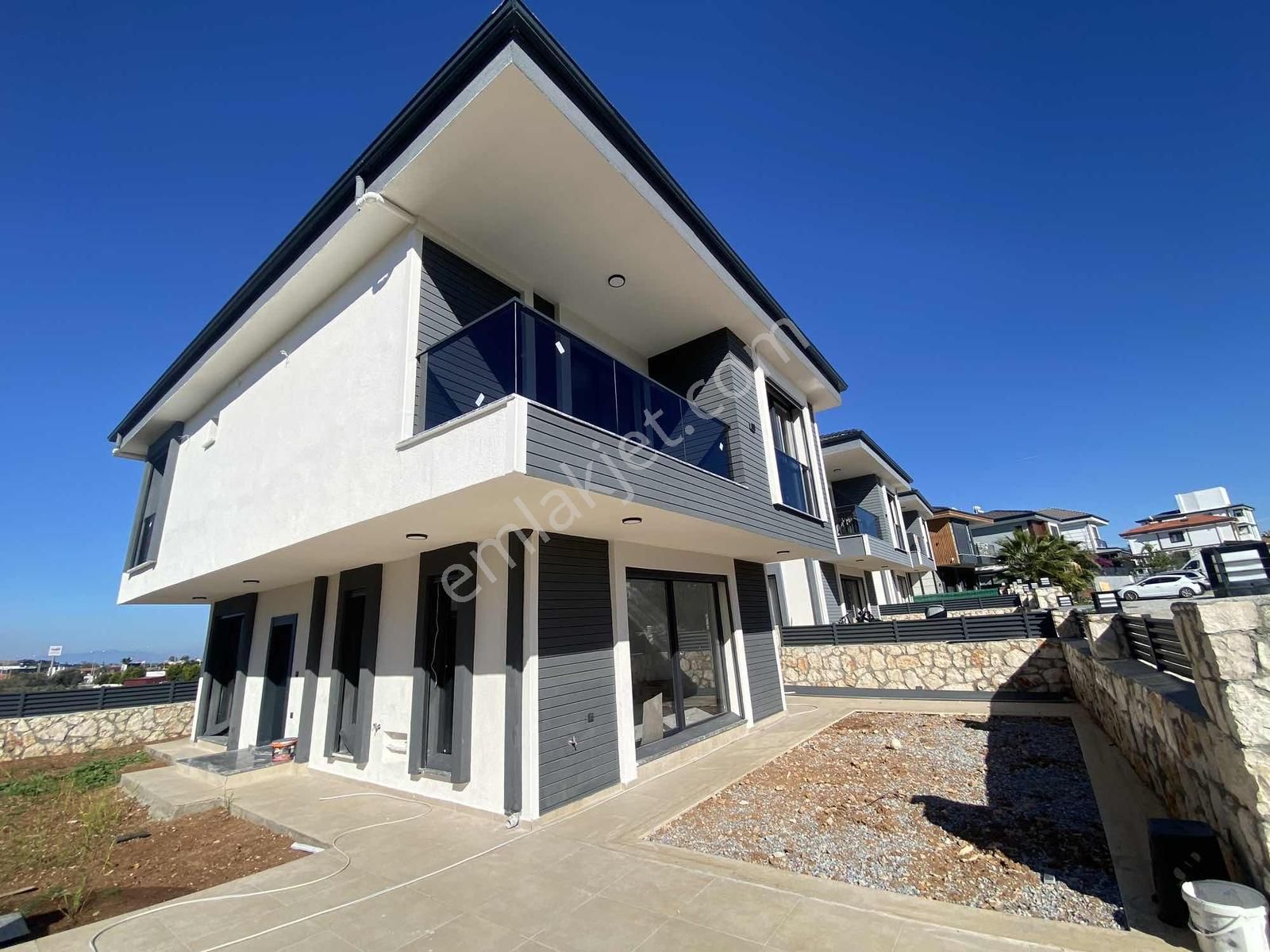 250m2 Arsa Tam Müstakil 3+1 Ayrı Mutfak Havuzlu Otoparklı Villa - Görsel 12