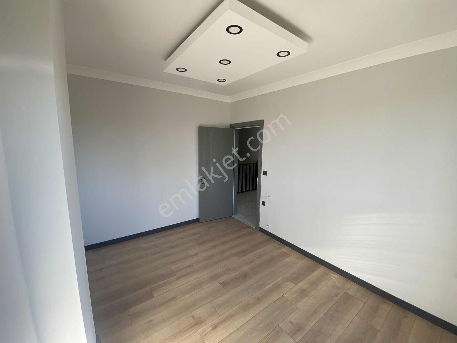 250m2 Arsa Tam Müstakil 3+1 Ayrı Mutfak Havuzlu Otoparklı Villa - Görsel 24