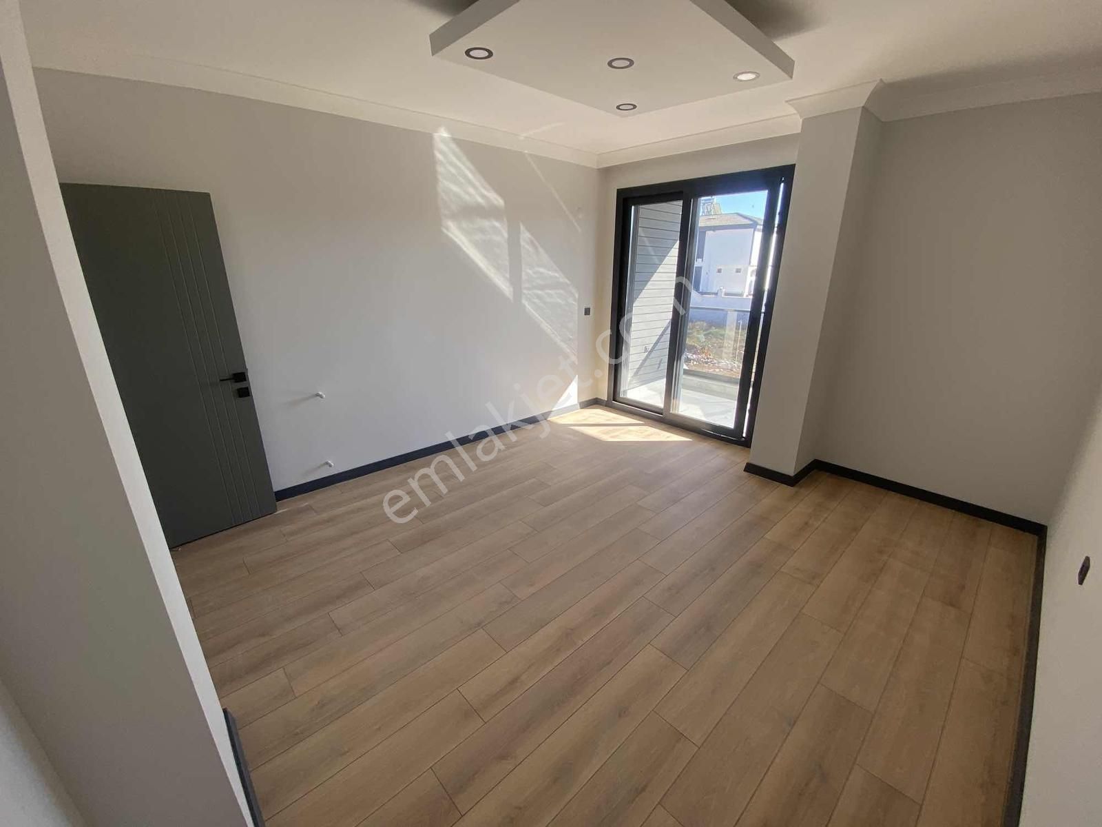 250m2 Arsa Tam Müstakil 3+1 Ayrı Mutfak Havuzlu Otoparklı Villa - Görsel 2