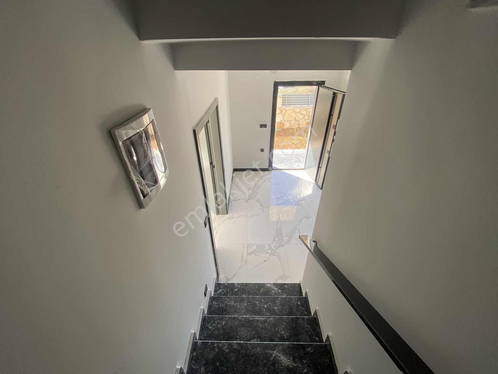 250m2 Arsa Tam Müstakil 3+1 Ayrı Mutfak Havuzlu Otoparklı Villa - Görsel 7