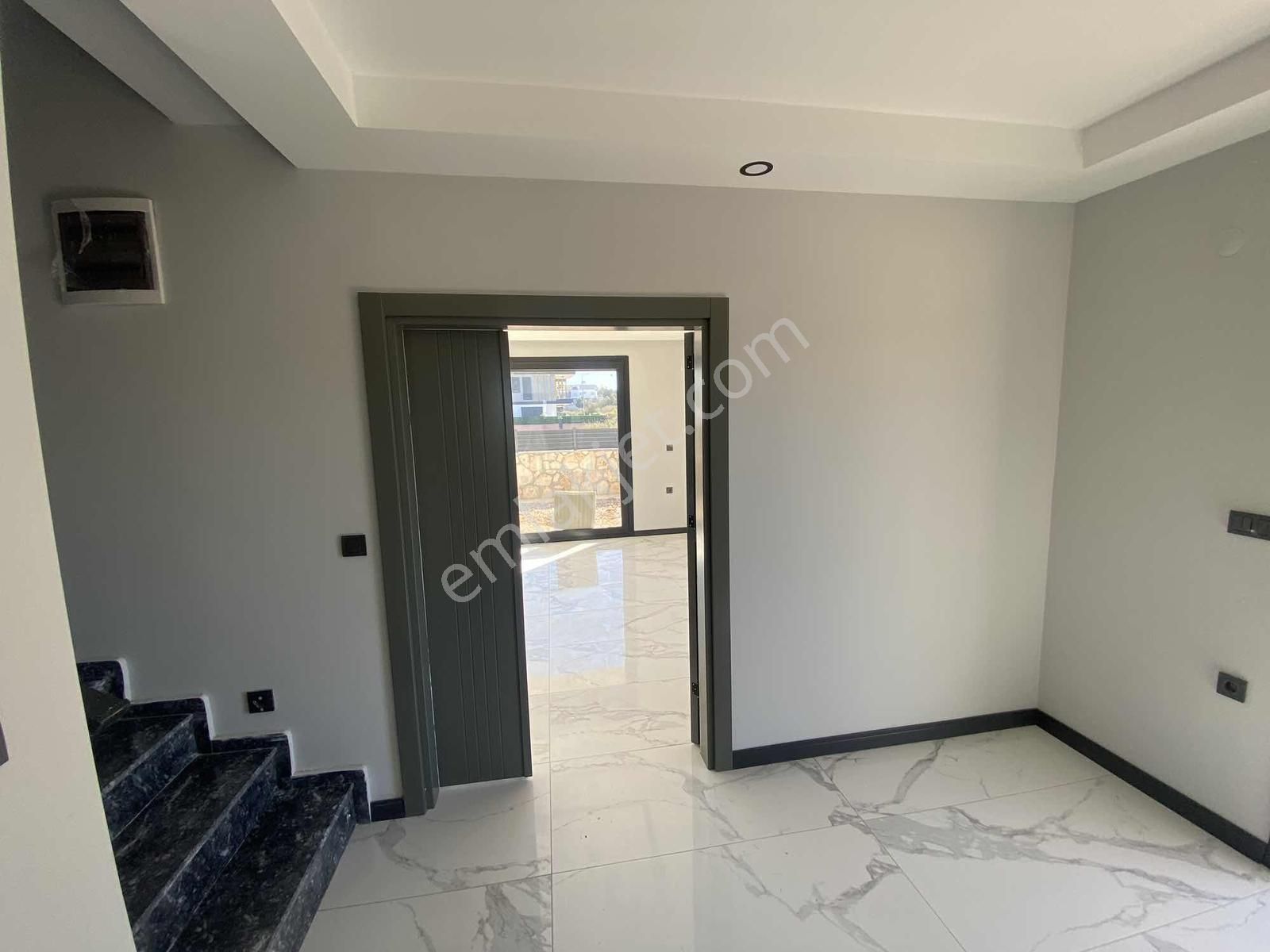 250m2 Arsa Tam Müstakil 3+1 Ayrı Mutfak Havuzlu Otoparklı Villa - Görsel 21