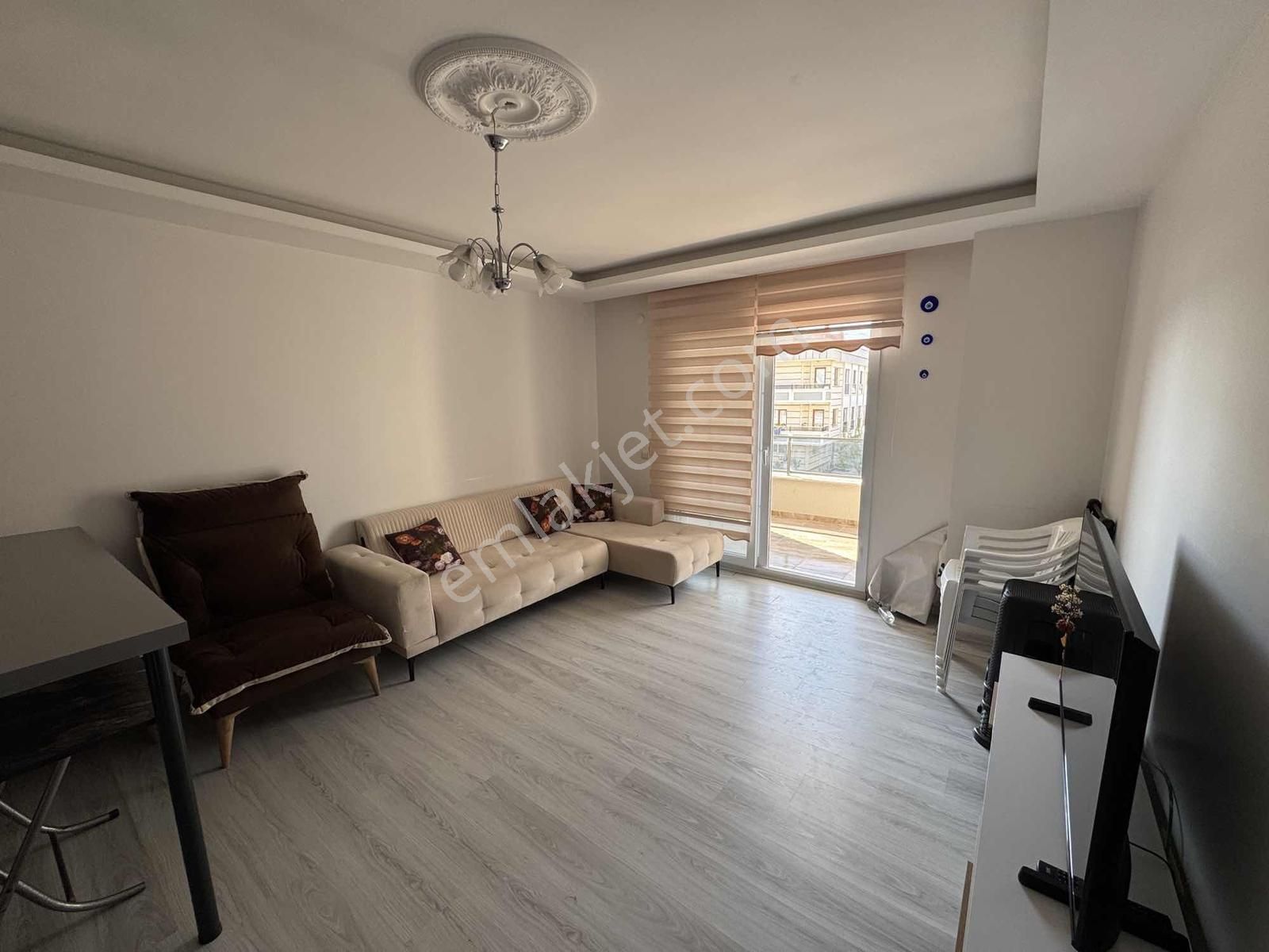 Efeler Mahallesinde Ön Cephe Full Eşyal 1+1 Daire - Görsel 11