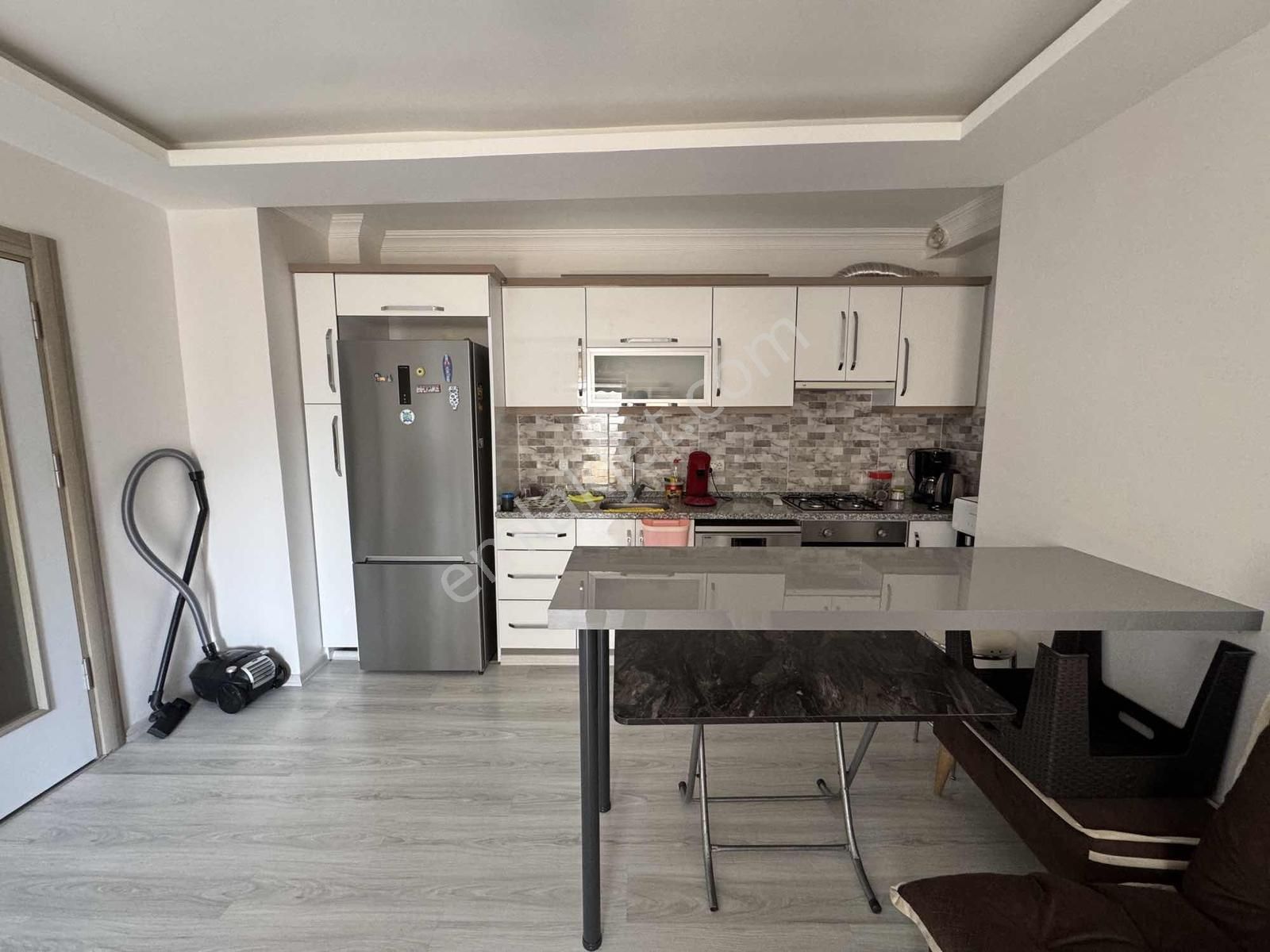 Efeler Mahallesinde Ön Cephe Full Eşyal 1+1 Daire - Görsel 2