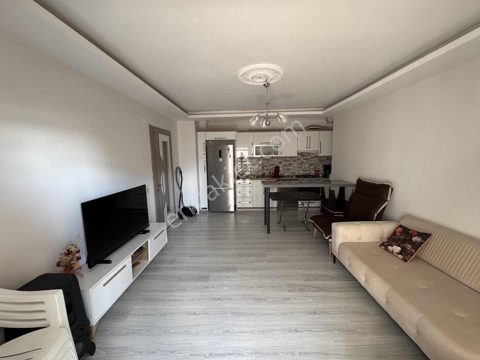 Efeler Mahallesinde Ön Cephe Full Eşyal 1+1 Daire - Görsel 19