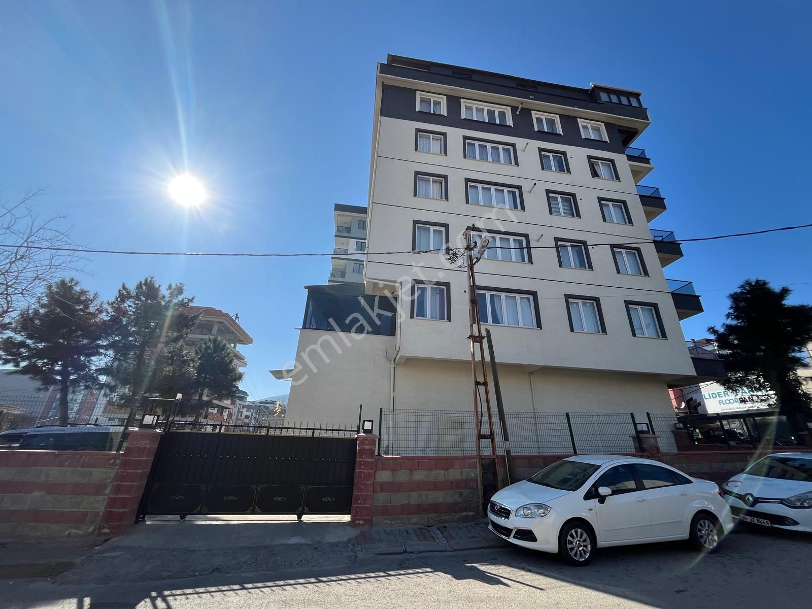 Sultanbeyli Necip Fazıl Mahallesi Geniş Ferah 2+1 Kiralık Daire - Görsel 2