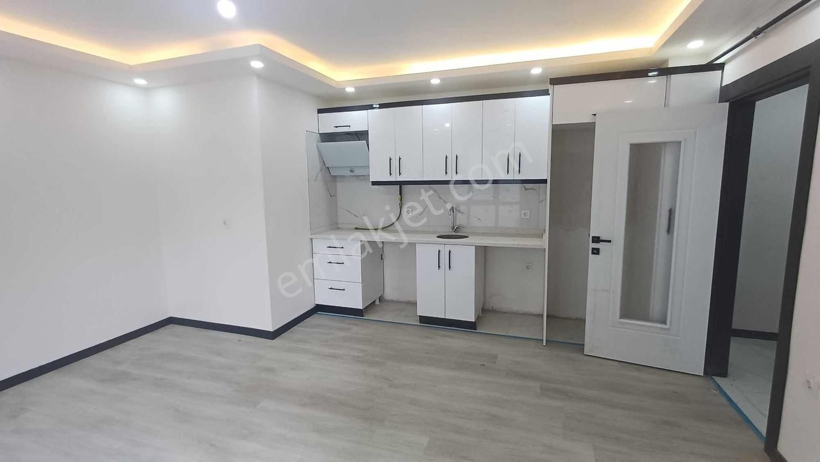Yıldırım Beyazıt Mahallesinde Merkezi Konumda Kiralık 1+1 Daire