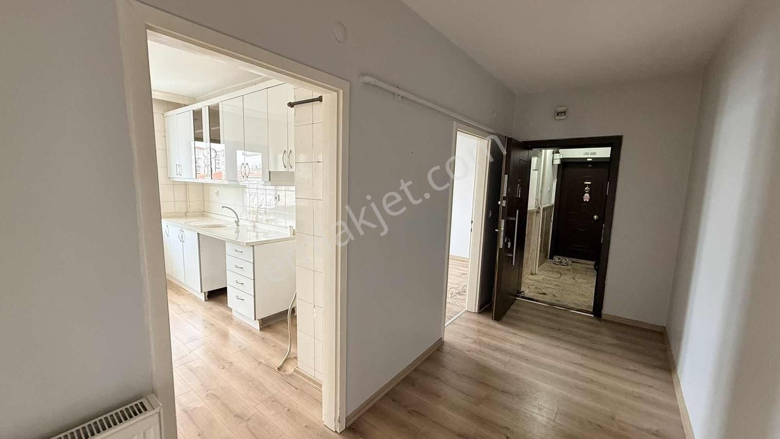 Mercanlardan Demetevler'de Bağımsız Salon Asansörlü 3+1 Kiralık - Görsel 11