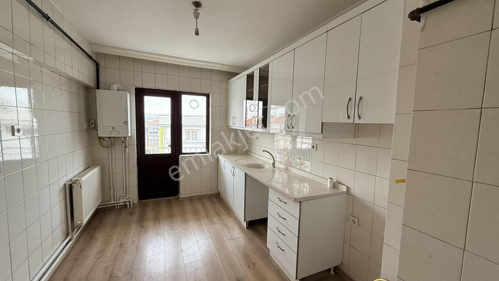 Mercanlardan Demetevler'de Bağımsız Salon Asansörlü 3+1 Kiralık - Görsel 9