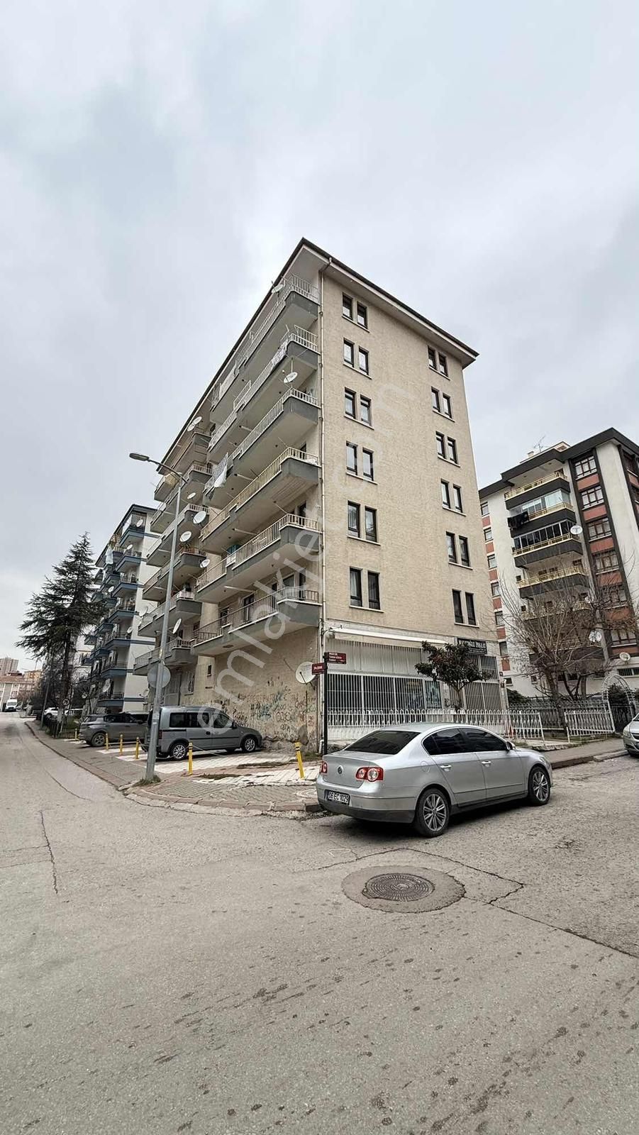 Mercanlardan Demetevler'de Bağımsız Salon Asansörlü 3+1 Kiralık