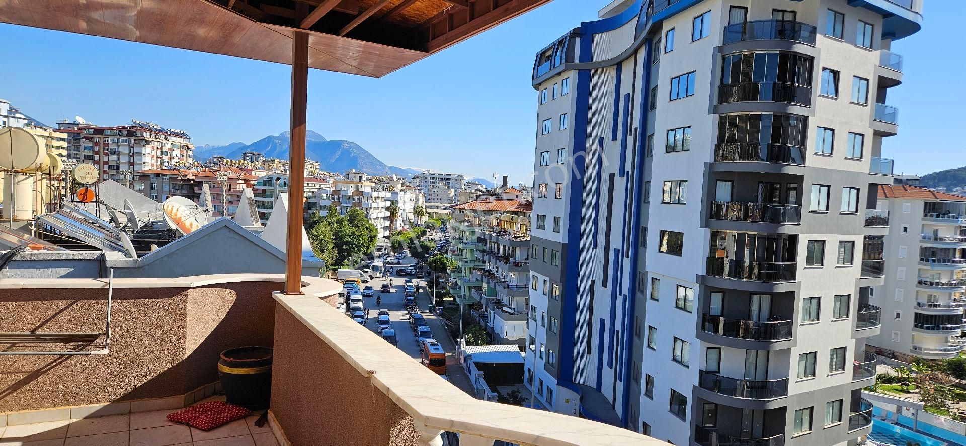 Alanya Şoförler Odası Civarında Kiralık Eşyalı Geniş Teraslı Asansörlü 2+1