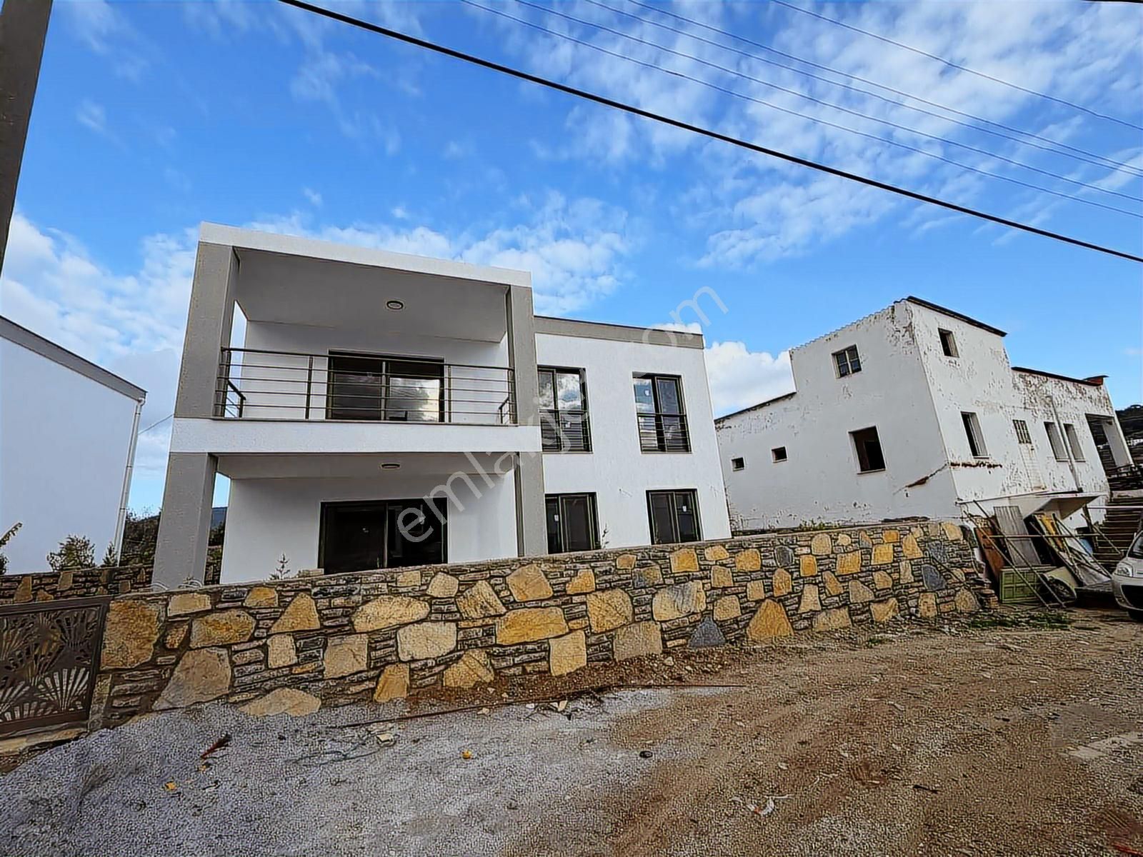 Bodrum Yalıçiftlik'te Satılık 2 + 1 Üst Kat & Bahçe Katları - Görsel 2