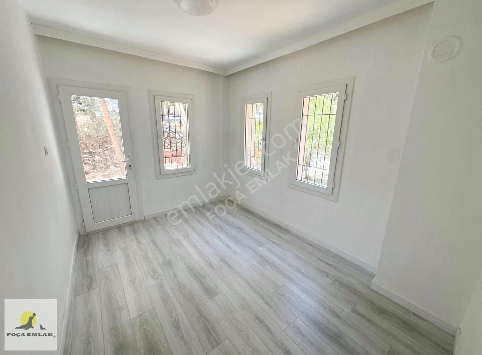 Foça Merkezde | Tadilatlı L Geniş Bahçeli | 3 Cepheli | Eşyasız - Görsel 15