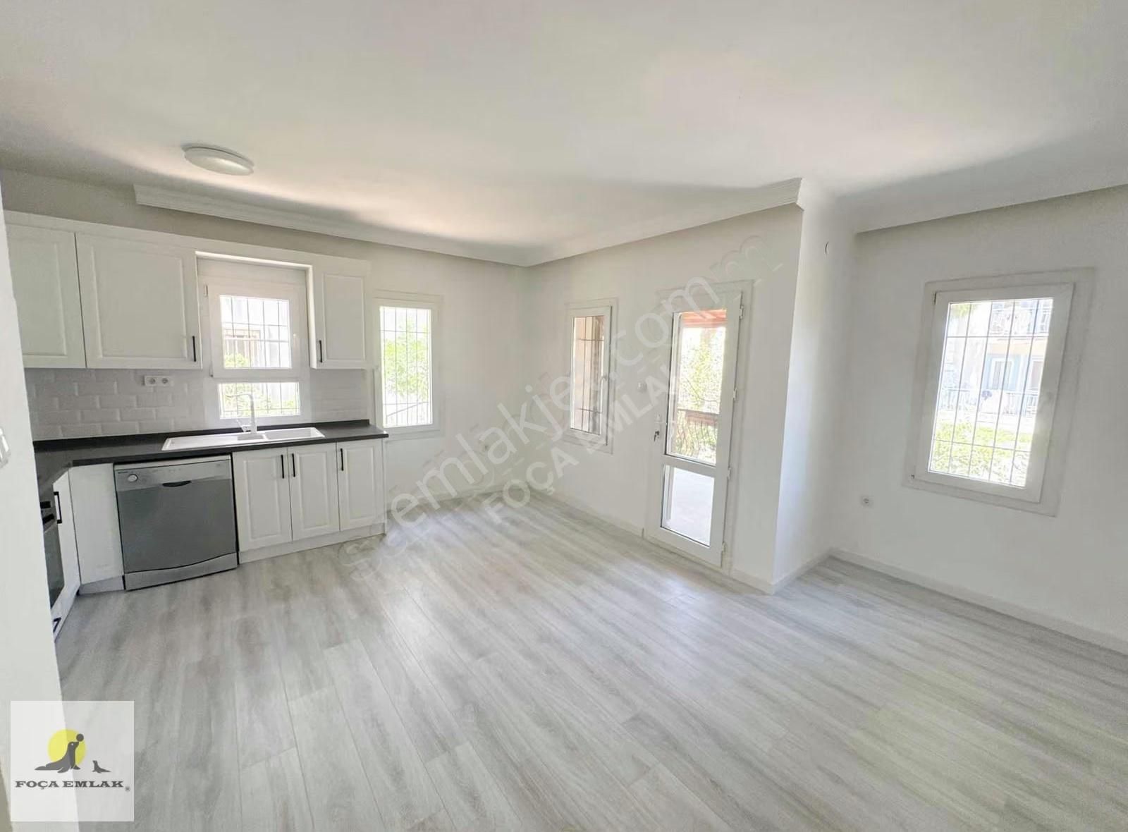 Foça Merkezde | Tadilatlı L Geniş Bahçeli | 3 Cepheli | Eşyasız - Görsel 5