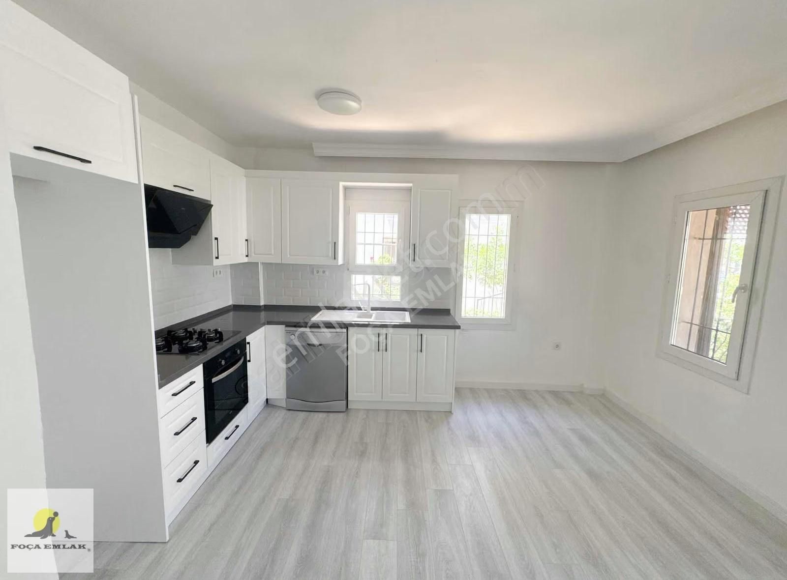 Foça Merkezde | Tadilatlı L Geniş Bahçeli | 3 Cepheli | Eşyasız - Görsel 11