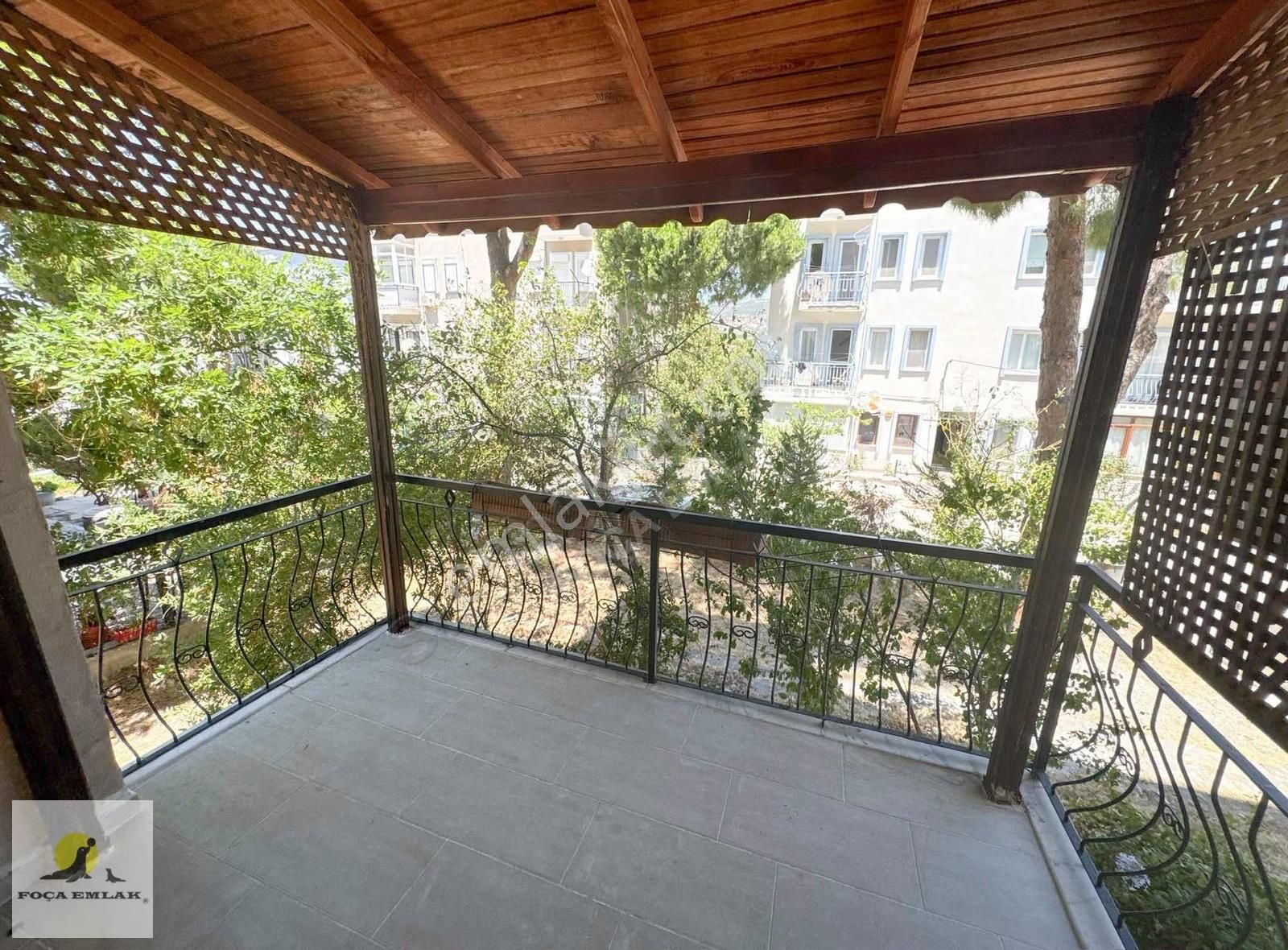 Foça Merkezde | Tadilatlı L Geniş Bahçeli | 3 Cepheli | Eşyasız - Görsel 16