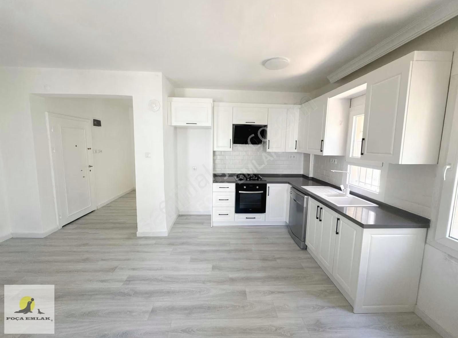 Foça Merkezde | Tadilatlı L Geniş Bahçeli | 3 Cepheli | Eşyasız