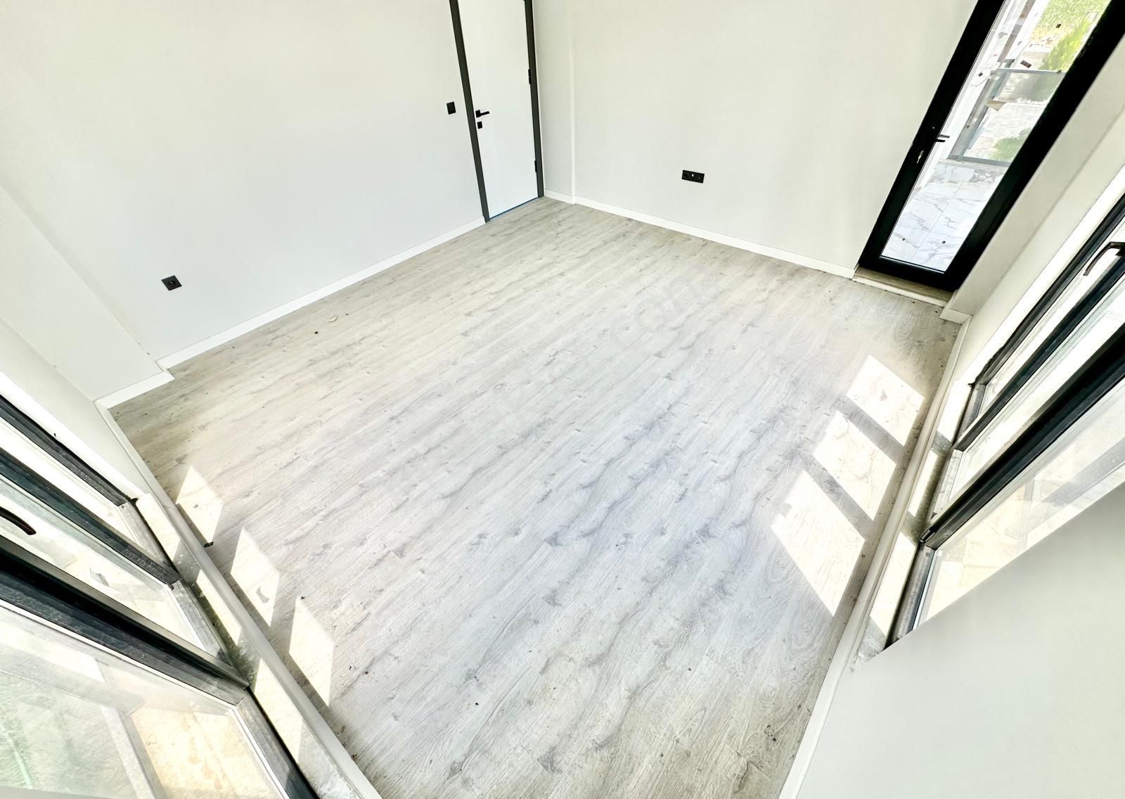 ꧁ay Emlak'tan꧂burhaniye Bahçelievler Örende Yerden Isıtmalı Devasaa Balkonlu Satılık 2+1 Daire - Görsel 12