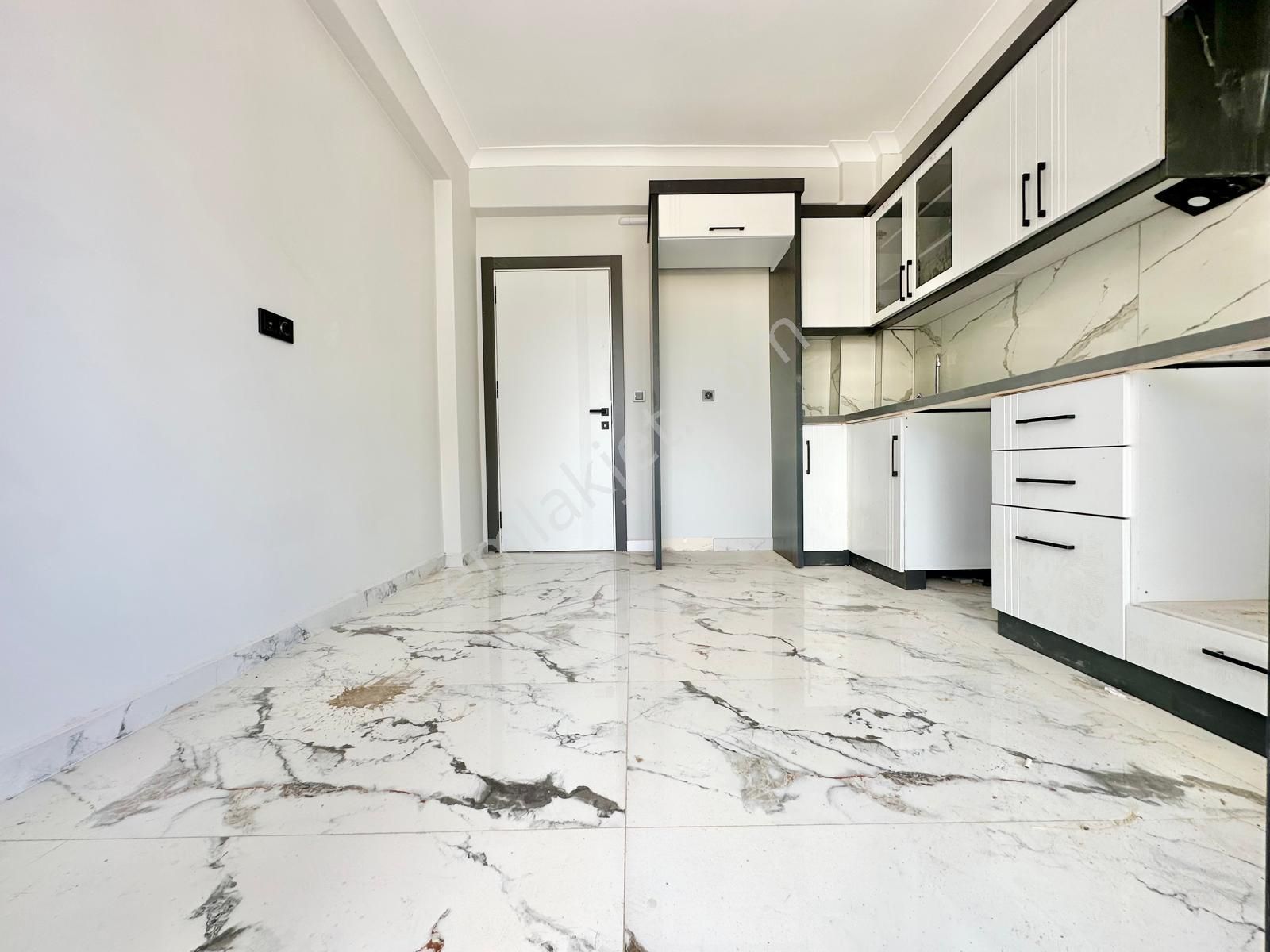 ꧁ay Emlak'tan꧂burhaniye Bahçelievler Örende Yerden Isıtmalı Devasaa Balkonlu Satılık 2+1 Daire - Görsel 4