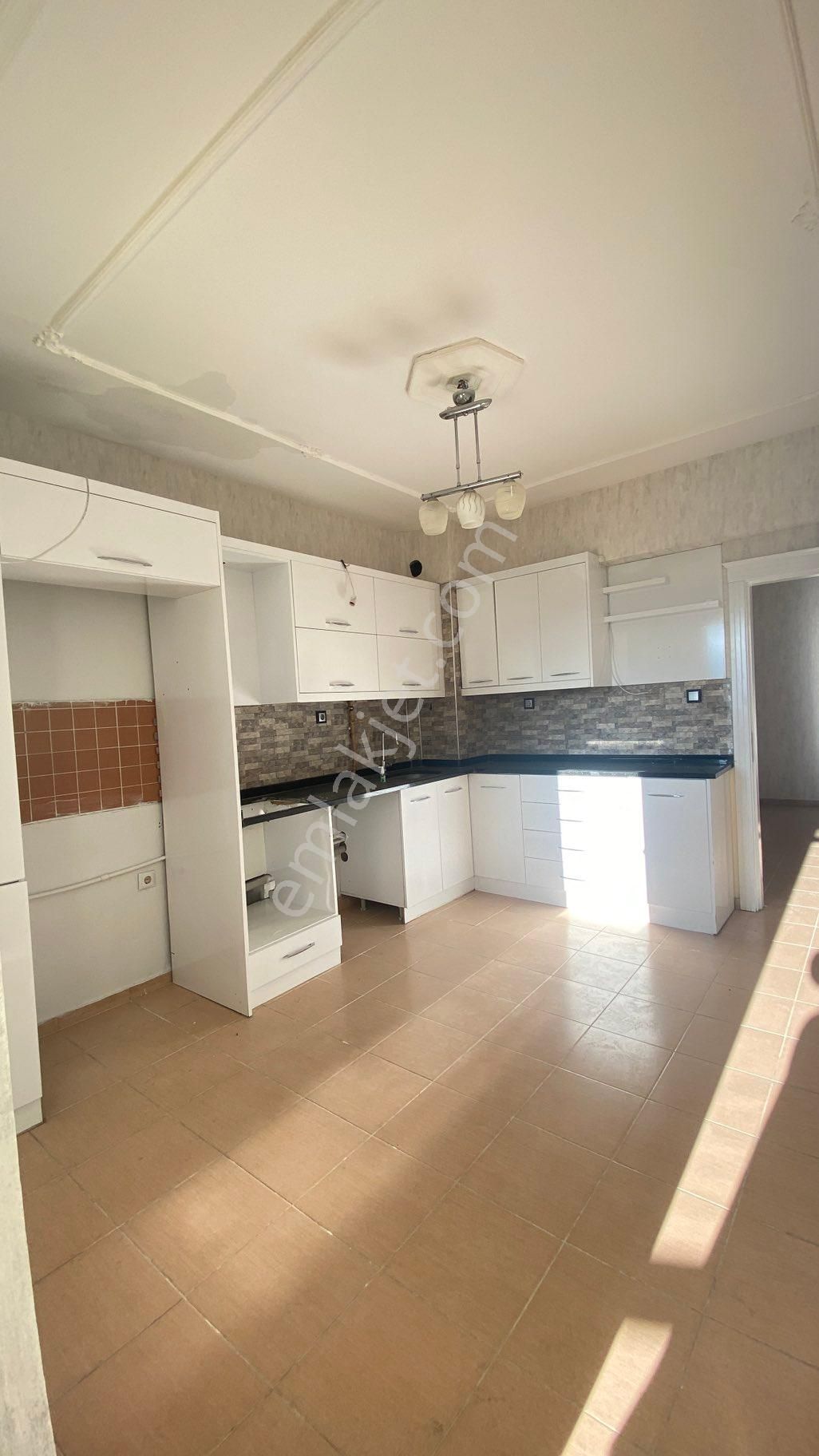 Güneykent Oskaparkta Güneykent Taksi Durağı Yanı - Görsel 4