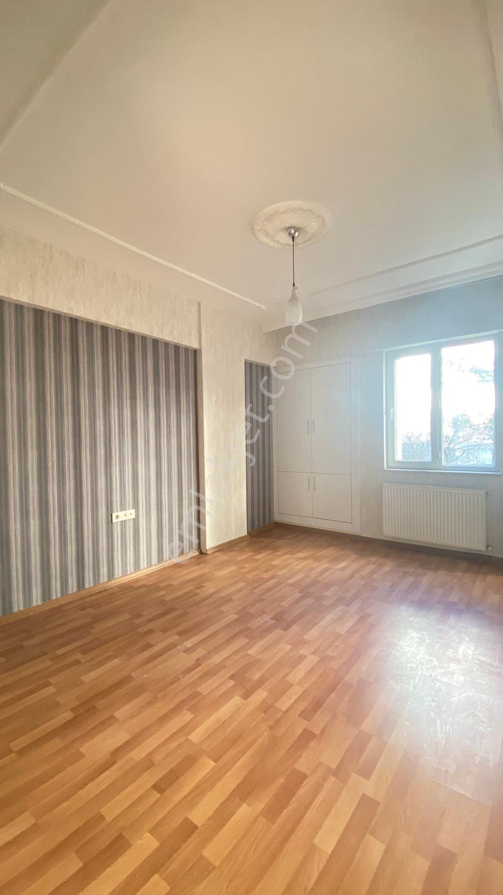 Güneykent Oskaparkta Güneykent Taksi Durağı Yanı - Görsel 11