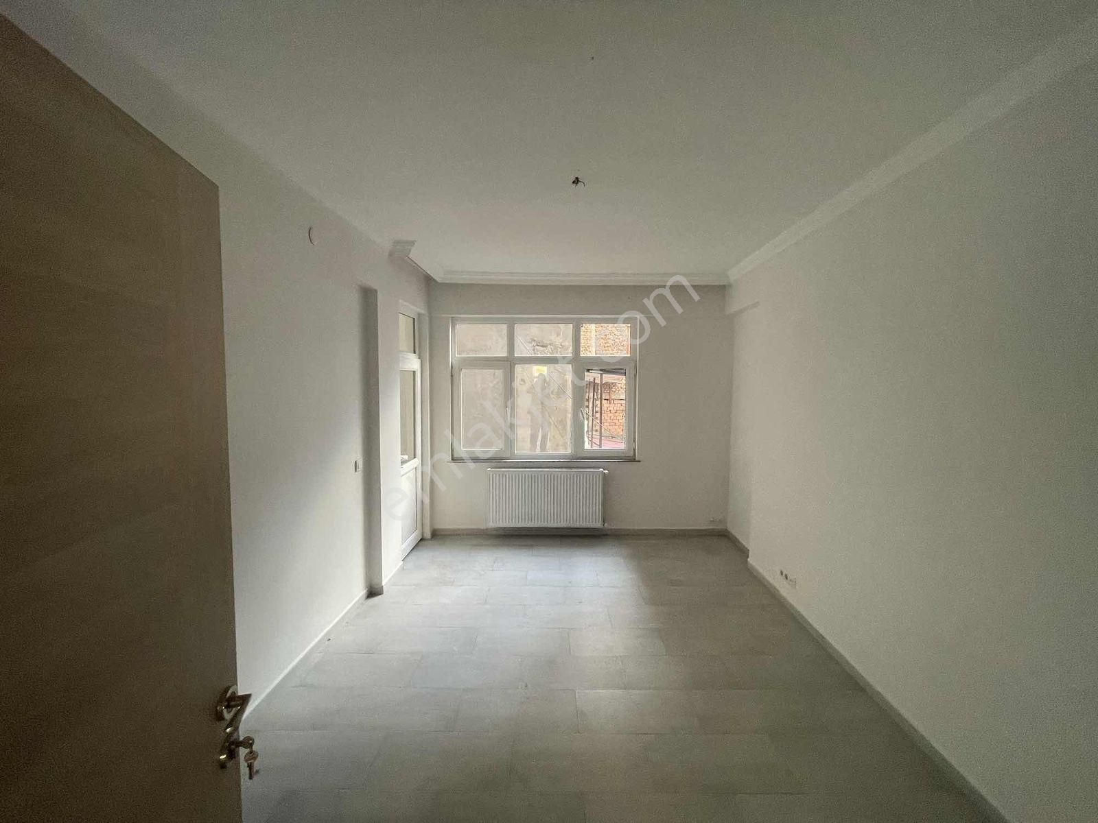 Meydan Uzun Sokak'ta Satılık 4+1 Masrafsız Daire