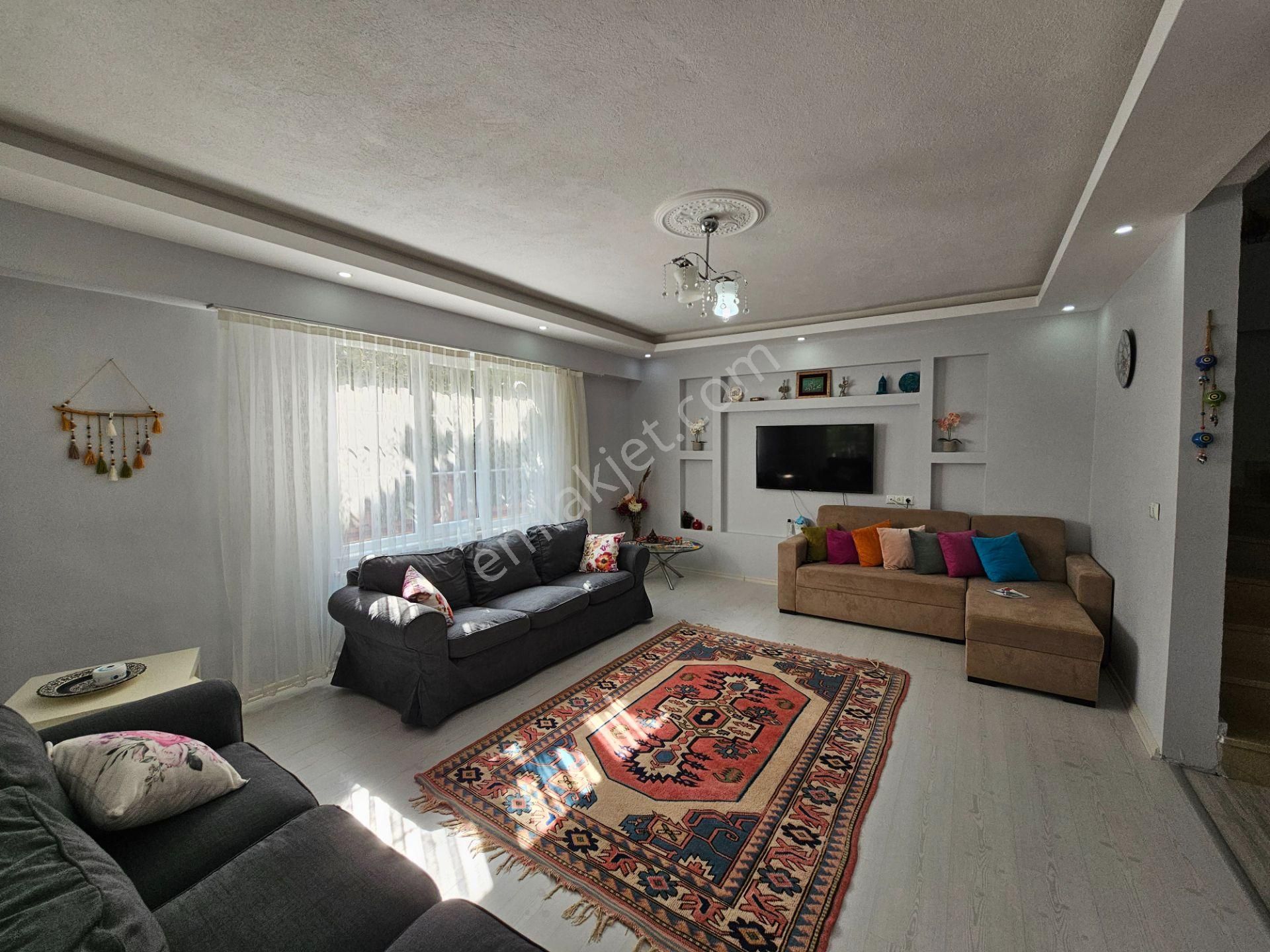 Deniz'edn Kocaali Sakarya'da 3+1 Merkezi Konumda, Denize Yürüme Mesafefsinde Satılık Villa - Görsel 12