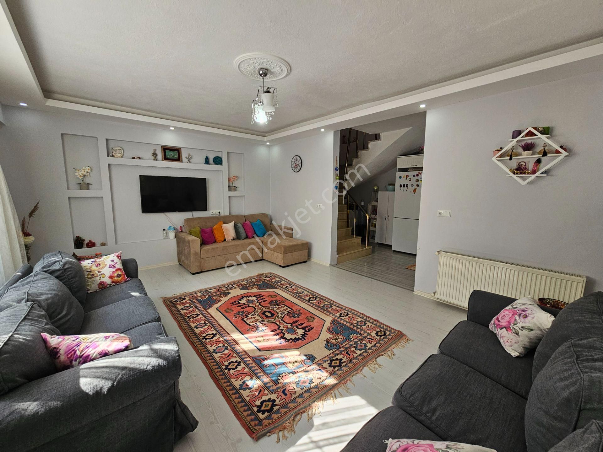 Deniz'edn Kocaali Sakarya'da 3+1 Merkezi Konumda, Denize Yürüme Mesafefsinde Satılık Villa - Görsel 13