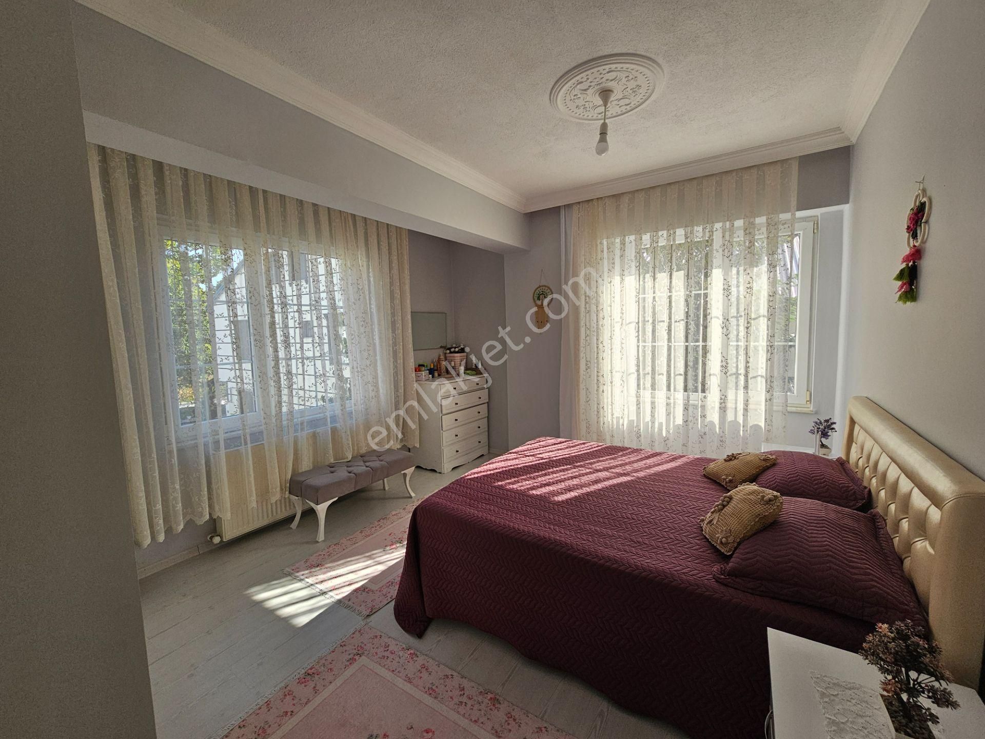 Deniz'edn Kocaali Sakarya'da 3+1 Merkezi Konumda, Denize Yürüme Mesafefsinde Satılık Villa - Görsel 23