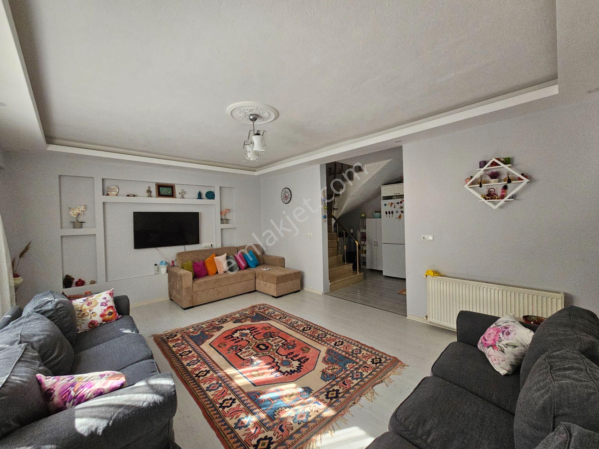 Deniz'edn Kocaali Sakarya'da 3+1 Merkezi Konumda, Denize Yürüme Mesafefsinde Satılık Villa - Görsel 8