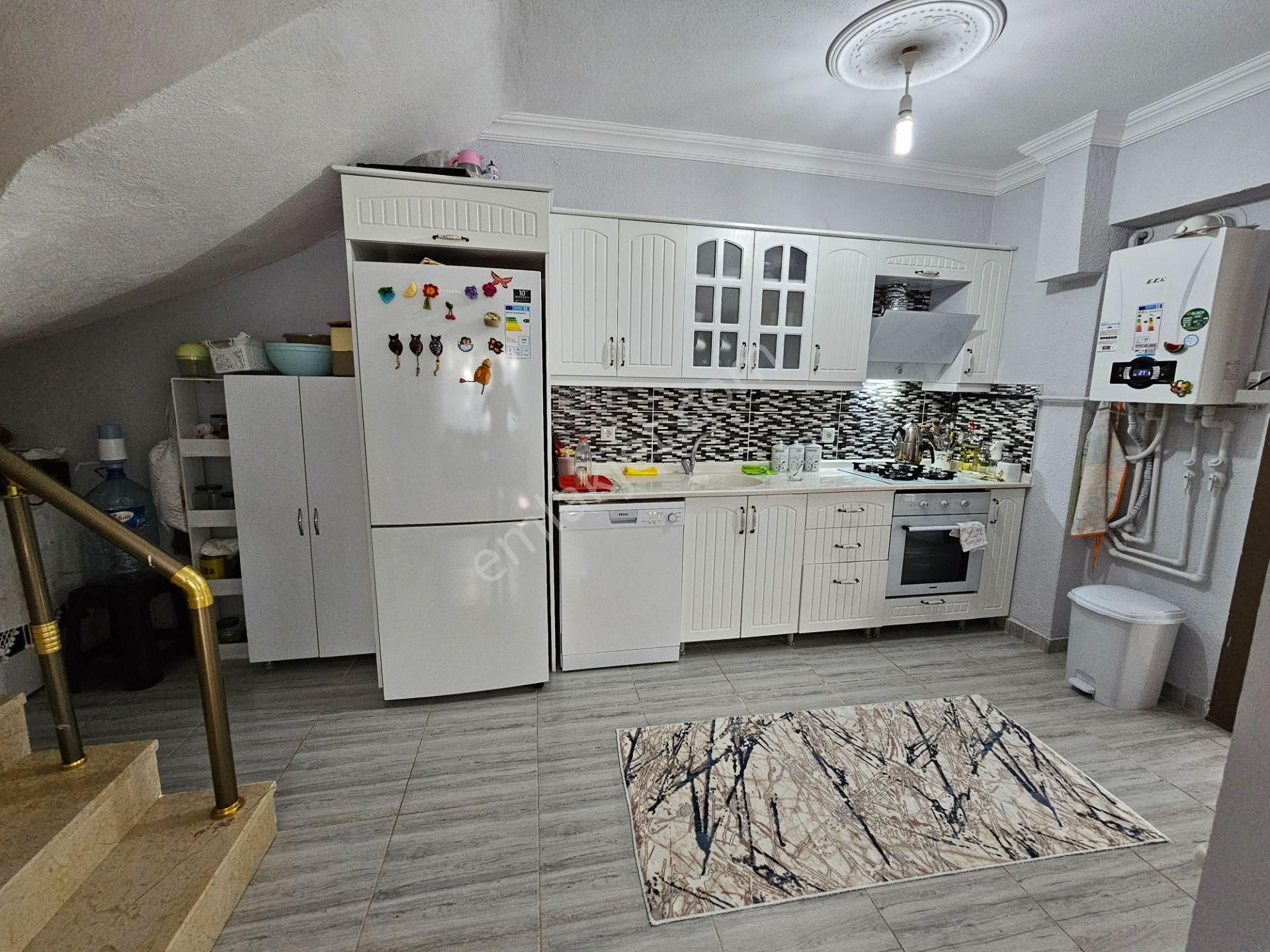 Deniz'edn Kocaali Sakarya'da 3+1 Merkezi Konumda, Denize Yürüme Mesafefsinde Satılık Villa - Görsel 17