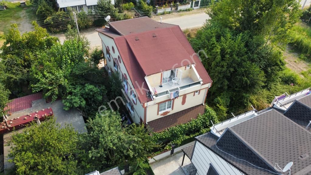 Deniz'edn Kocaali Sakarya'da 3+1 Merkezi Konumda, Denize Yürüme Mesafefsinde Satılık Villa
