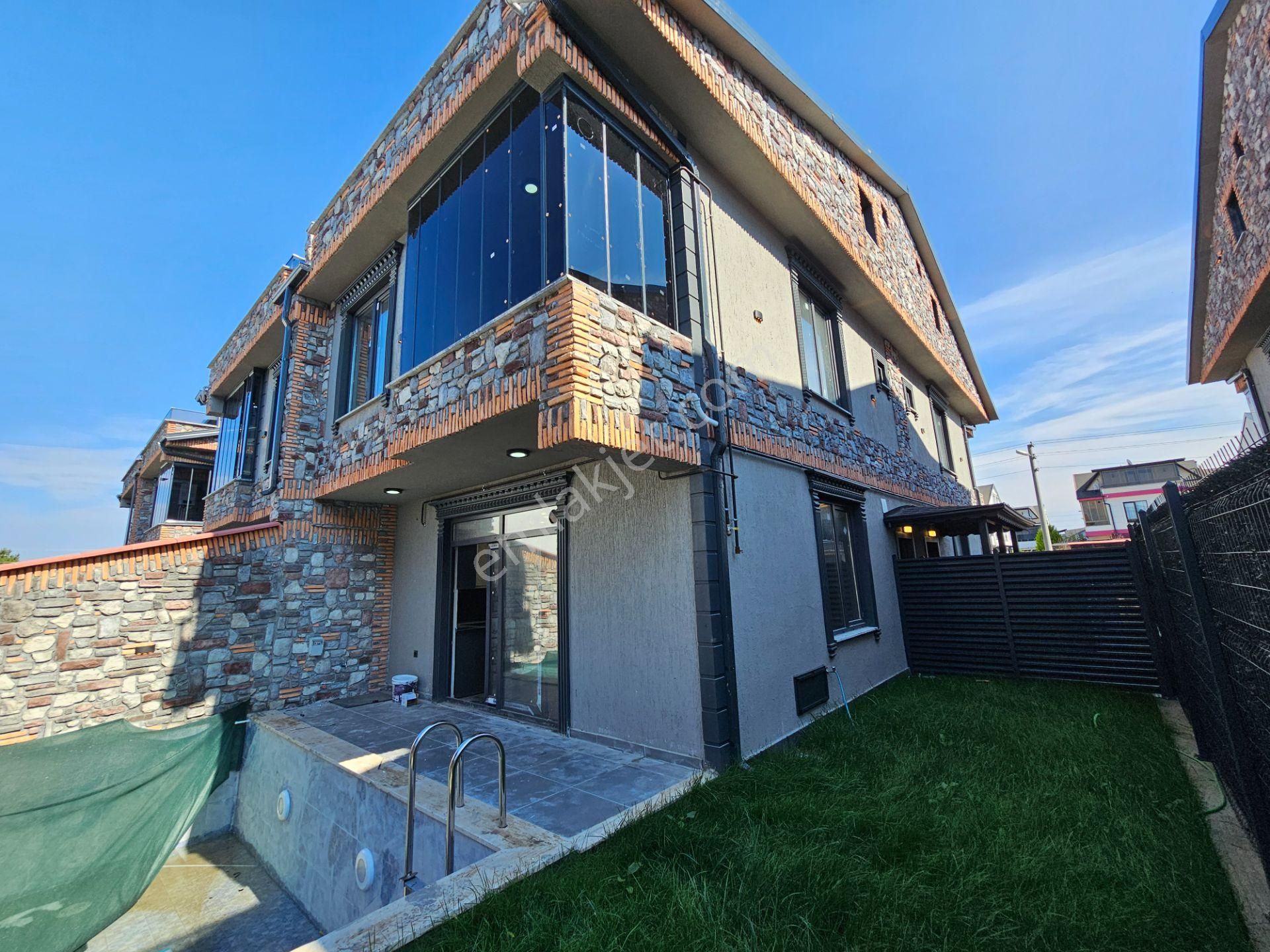 Deniz'den Kocaali Sakarya'da 4+1 Müstakil Havuzlu ,denize Yürüme Mesafesinde Kiralık Villa - Görsel 2