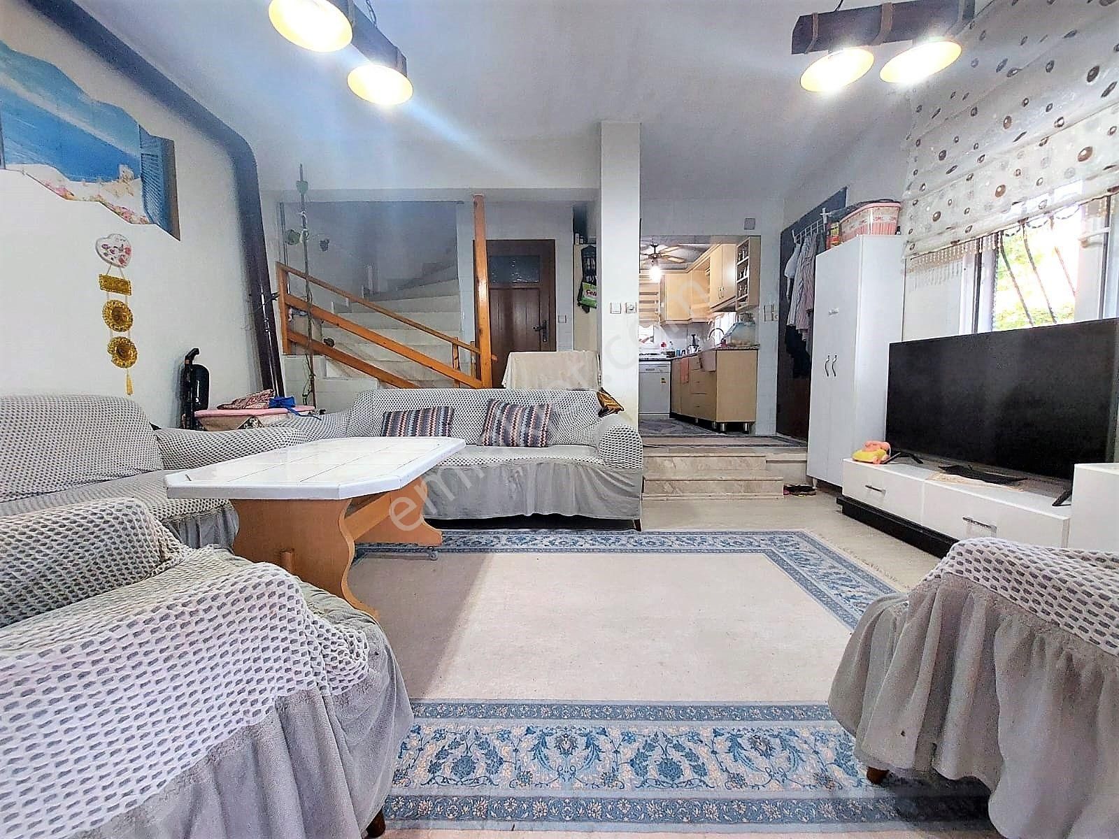 İzmi̇r Seferi̇hi̇sar Doğanbey Si̇te İçi̇nde Satılık Yazlık 3+1 - Görsel 4