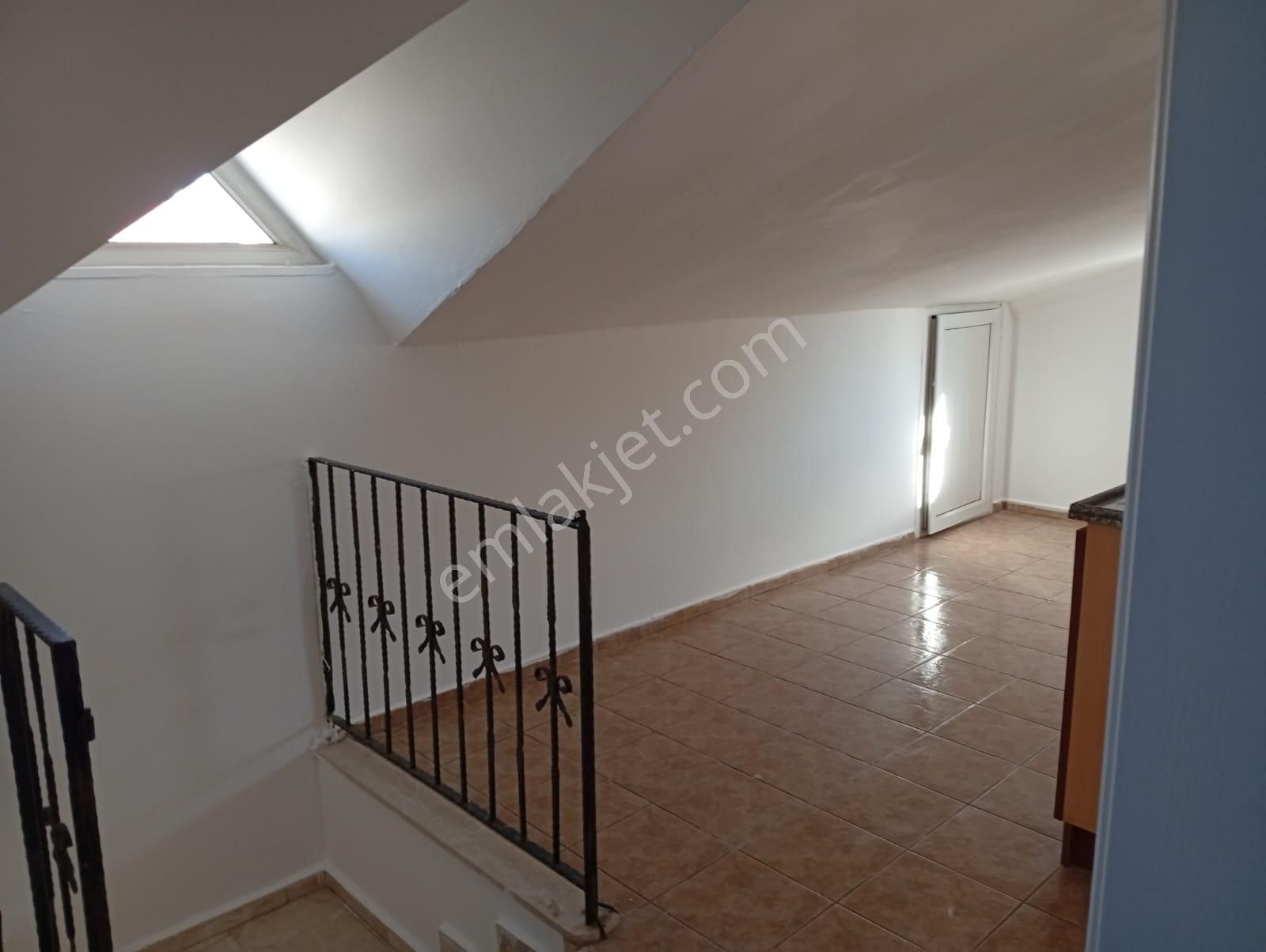 Stop’tan Foça’da Tadilatlı, Havuzlu 4+1 Dubleks Daire - Görsel 11