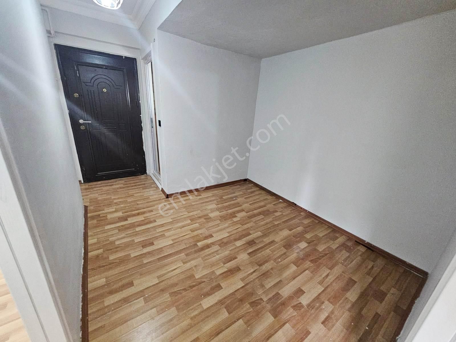 Fatih Emlaktan Çakmak Durağı Yakını Satılık 1+1 Krediye Uygun Bahçe Katı - Görsel 4