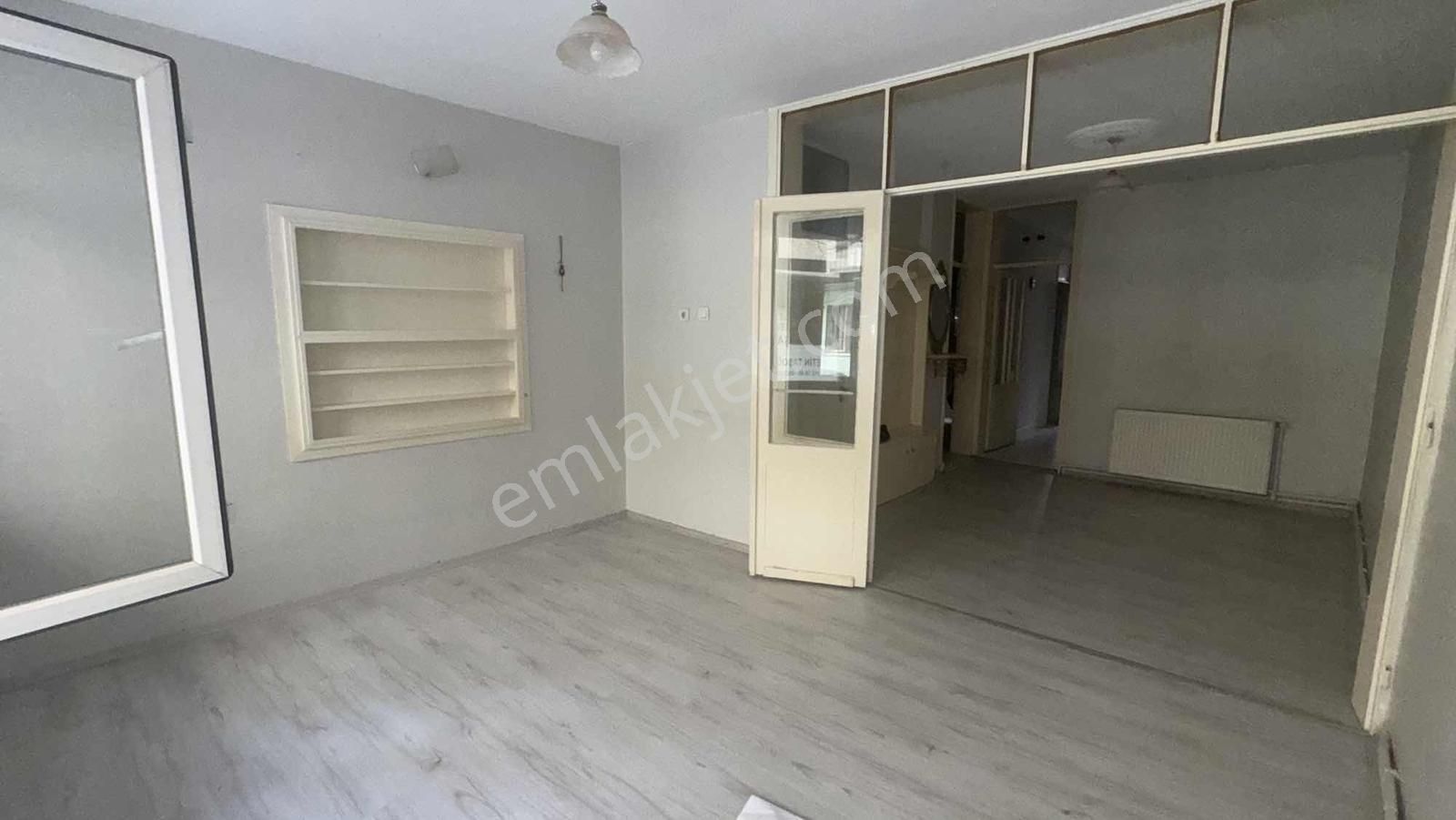 Nova'dan Avukatlar Sokak Mevkiinde Satılık