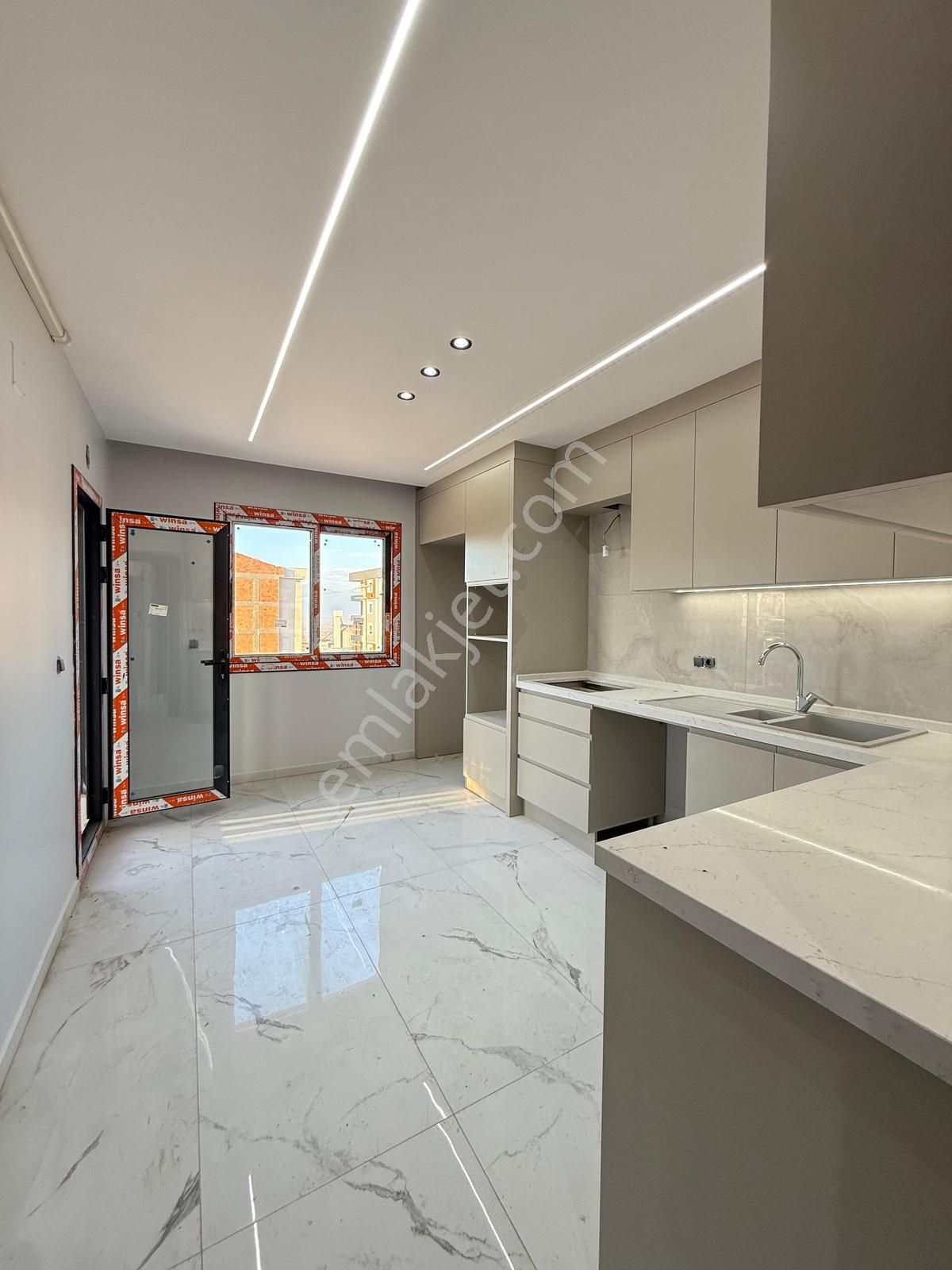 Ergenekon'da Fatih Cad'de Harika İşçilikli 2+1 Satılık Daire - Görsel 11
