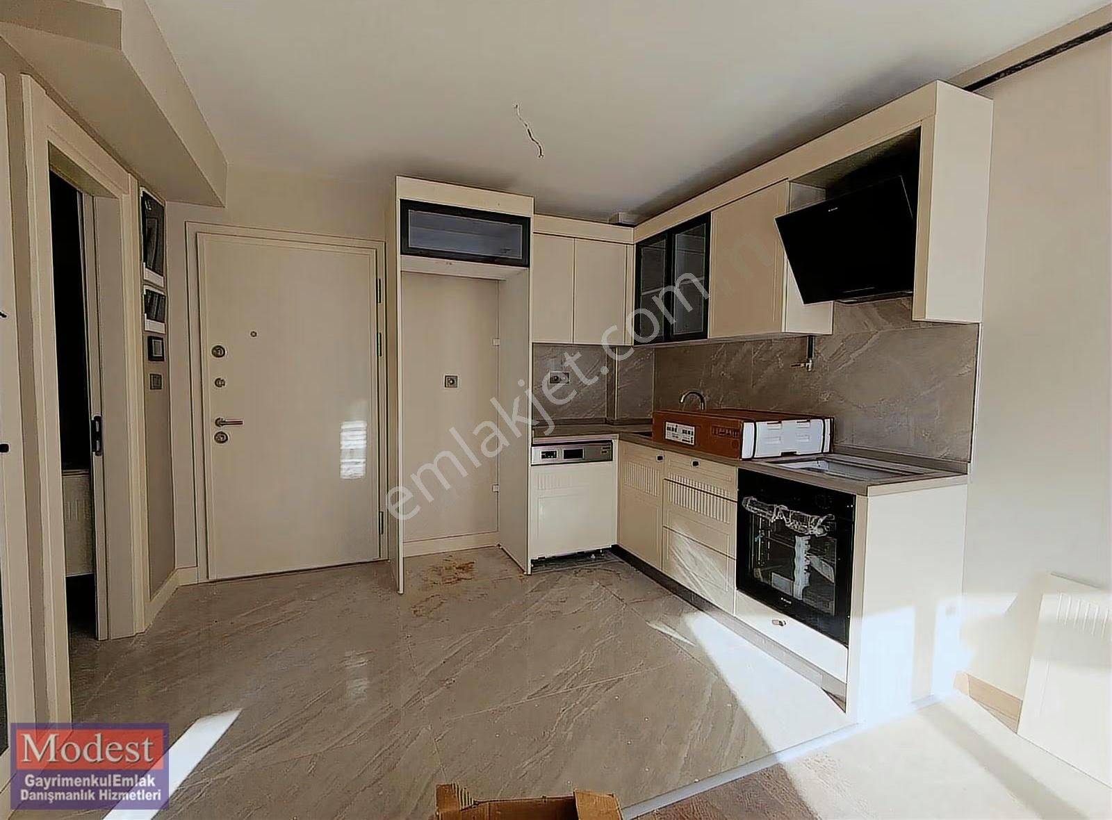 Kartal Metrosuna Yakın Yeni Sitede Kiralık 1+1 Daire