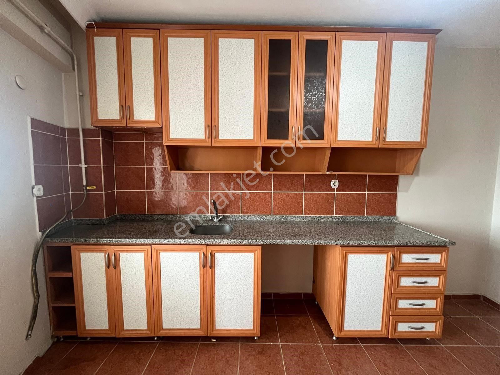 Kocaali Merkezde 2+1 Ayrı Mutfak Kombi Petek Takılı Daire - Görsel 12