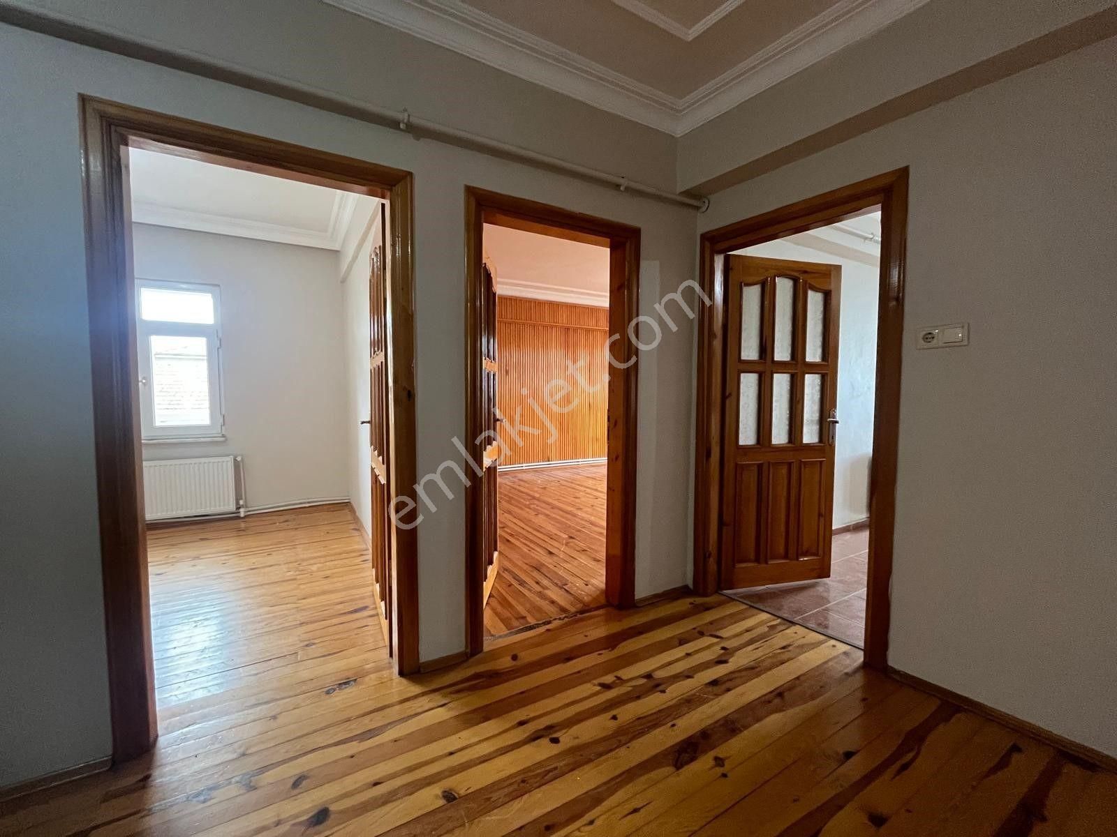 Kocaali Merkezde 2+1 Ayrı Mutfak Kombi Petek Takılı Daire - Görsel 4
