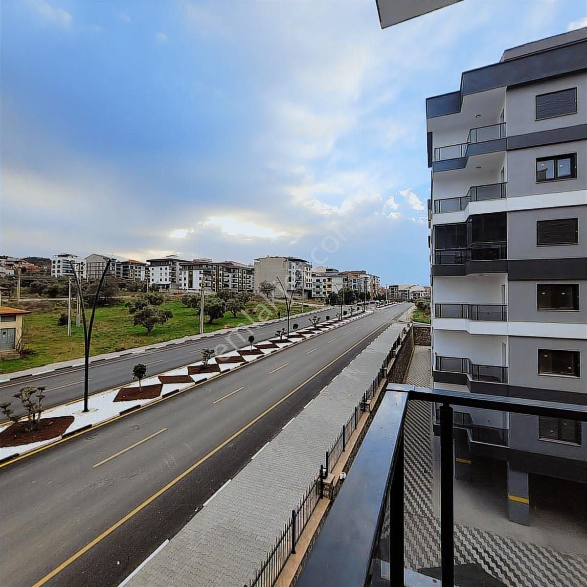 Turgutlu Site İçerisinde Geniş Cam Balkonlu 3+1 Sıfır Daire - Görsel 8
