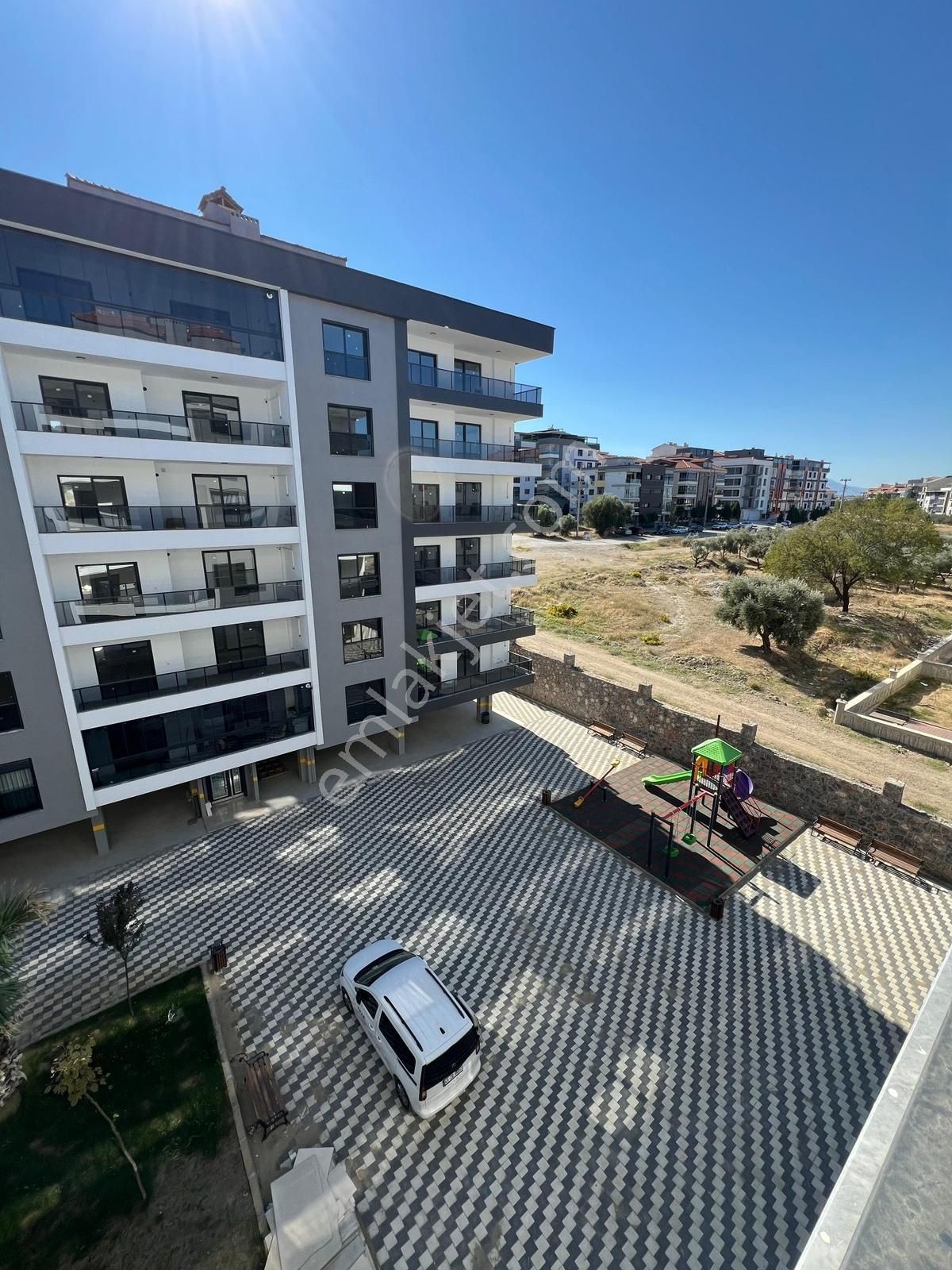 Turgutlu Site İçerisinde Geniş Cam Balkonlu 3+1 Sıfır Daire - Görsel 35