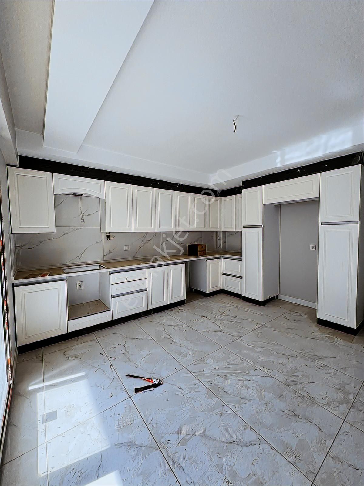 Turgutlu Site İçerisinde Geniş Cam Balkonlu 3+1 Sıfır Daire - Görsel 11