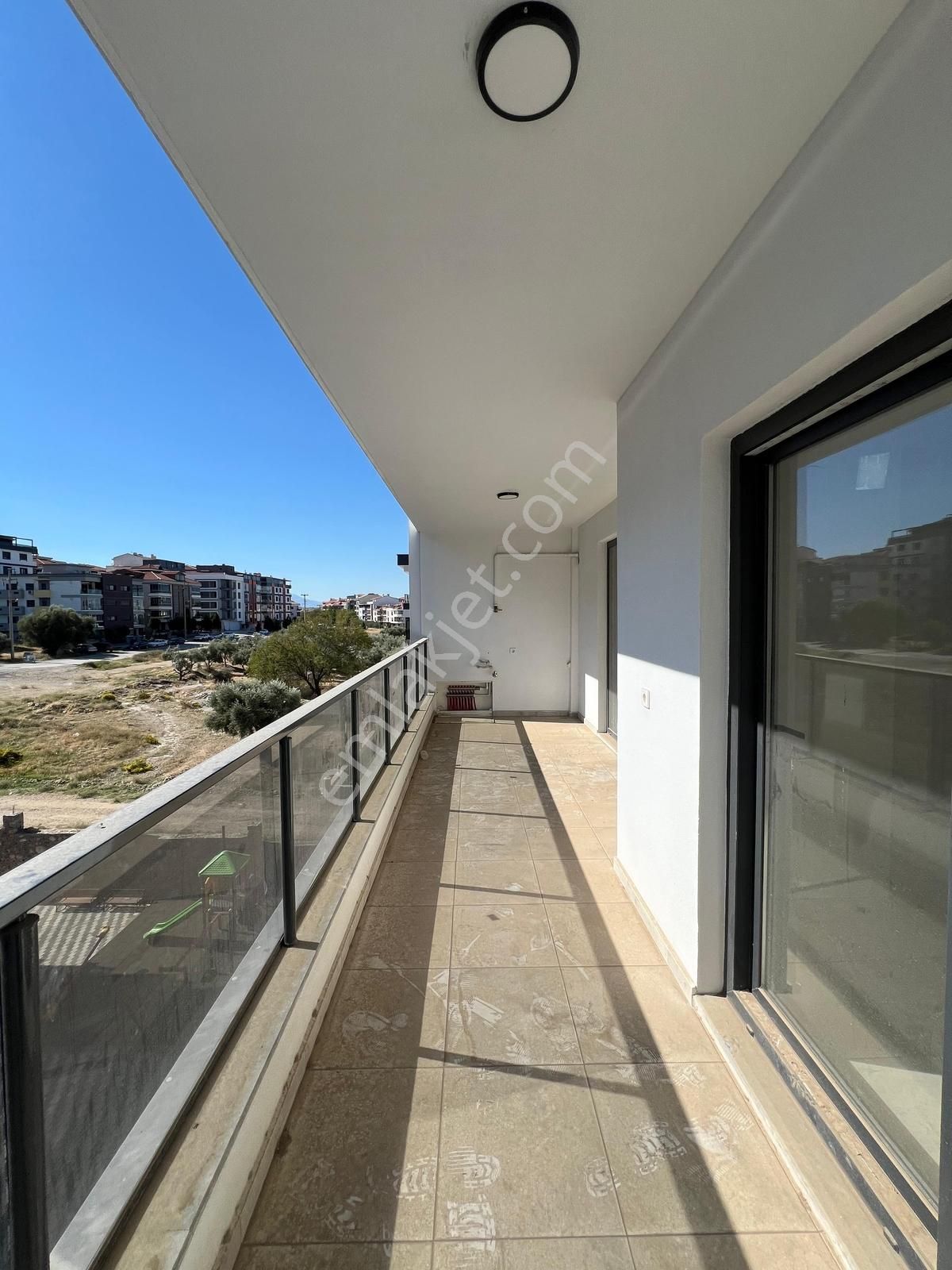 Turgutlu Site İçerisinde Geniş Cam Balkonlu 3+1 Sıfır Daire - Görsel 13