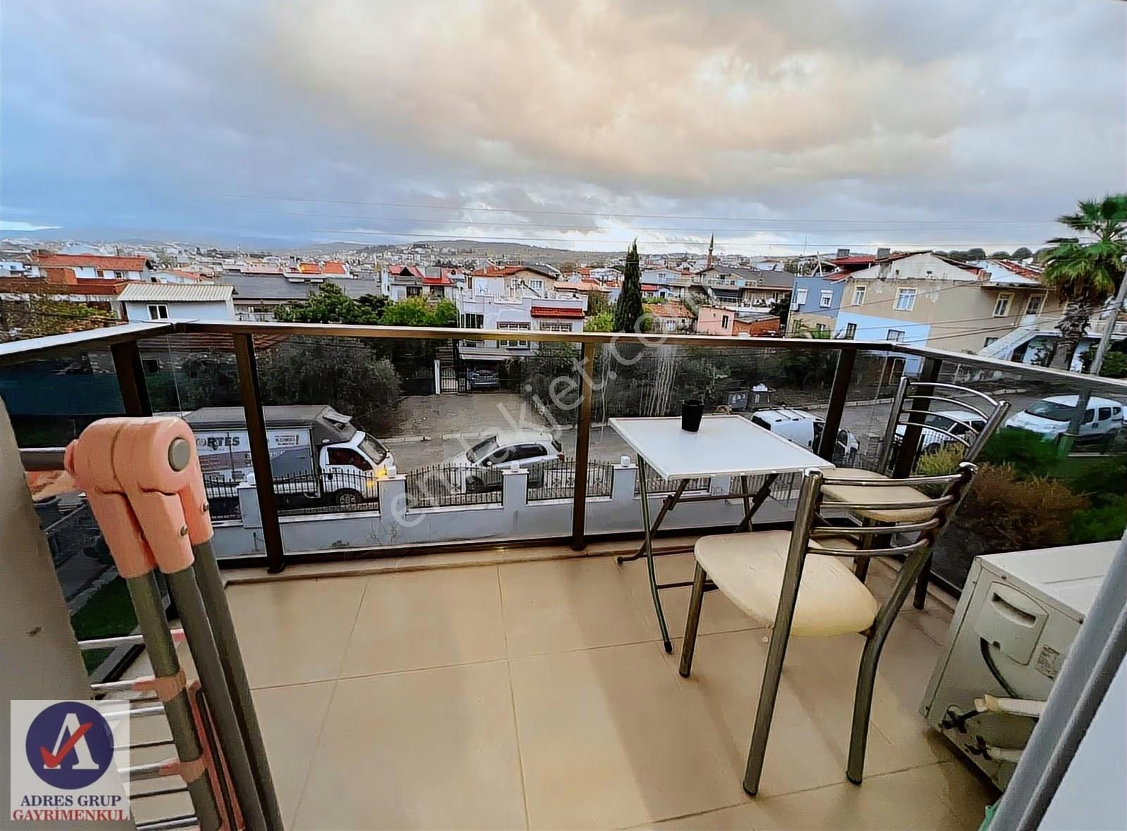 Urla Yakada Ön Cephe Ara Kat Yüksek Kiralı Satılık 1+0 Daire