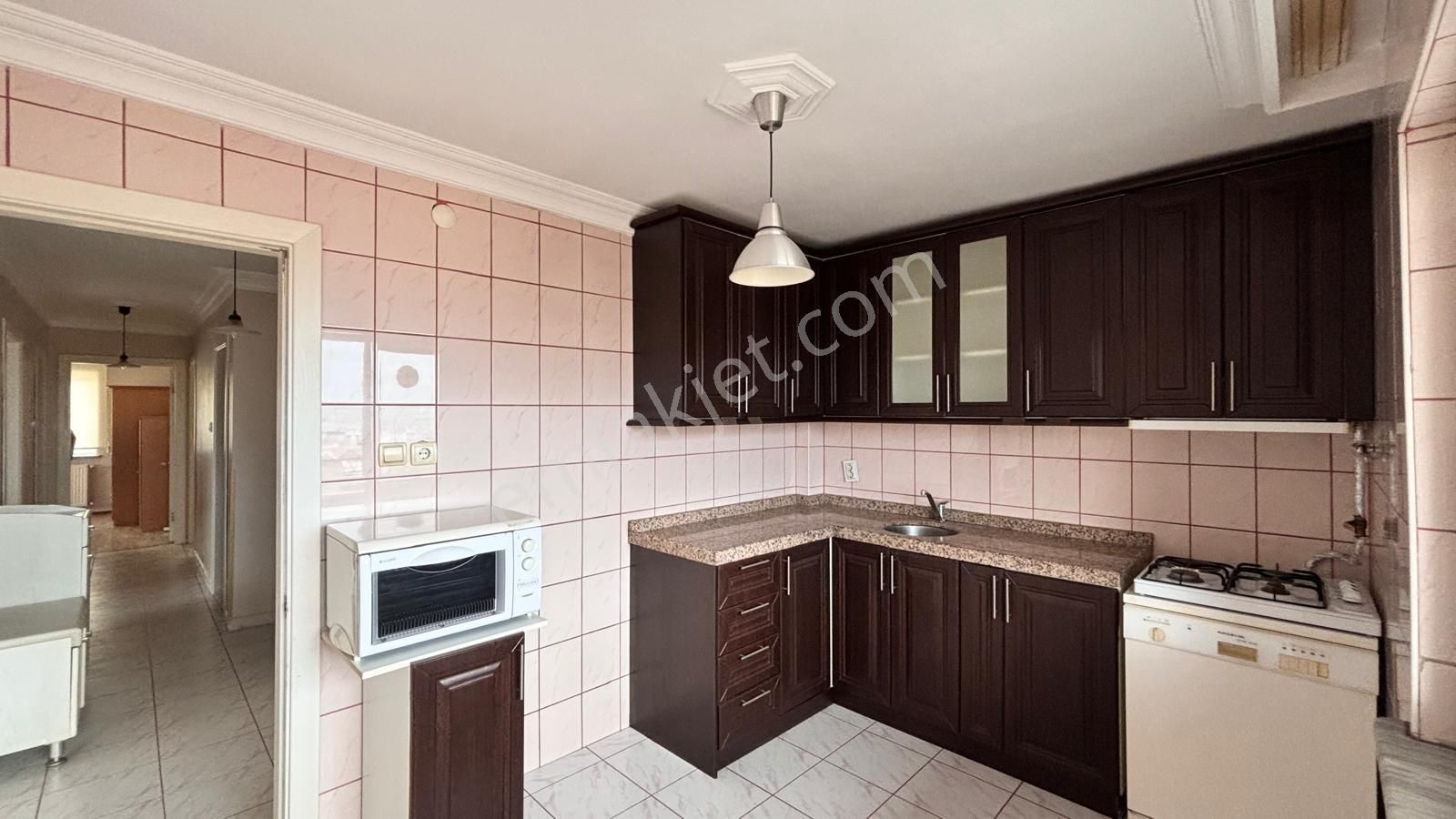 Barış Mahallesi Fsm Metroya 200 Metre 3+1 Kombili Daire