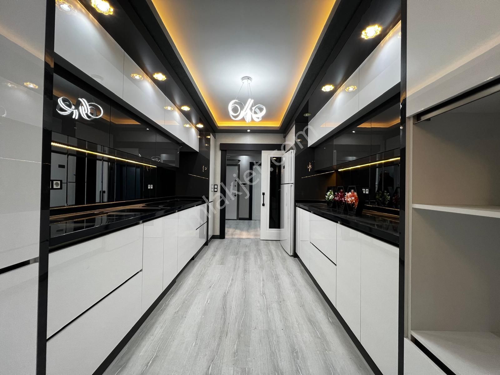 Keçiörende Fırsat 4+1 155 M2 Cadde Üzeri Full+full Yapılı Daire - Görsel 6