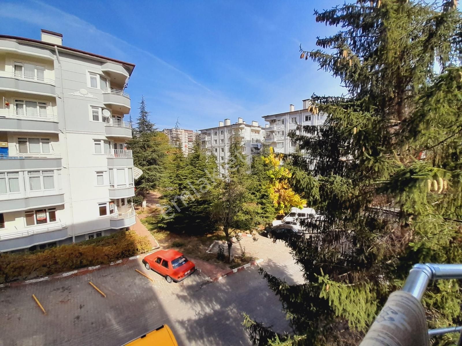 Esnaf Kefalet Evlerinde Çift Cepheli Ara Kat Site İçinde 3+1