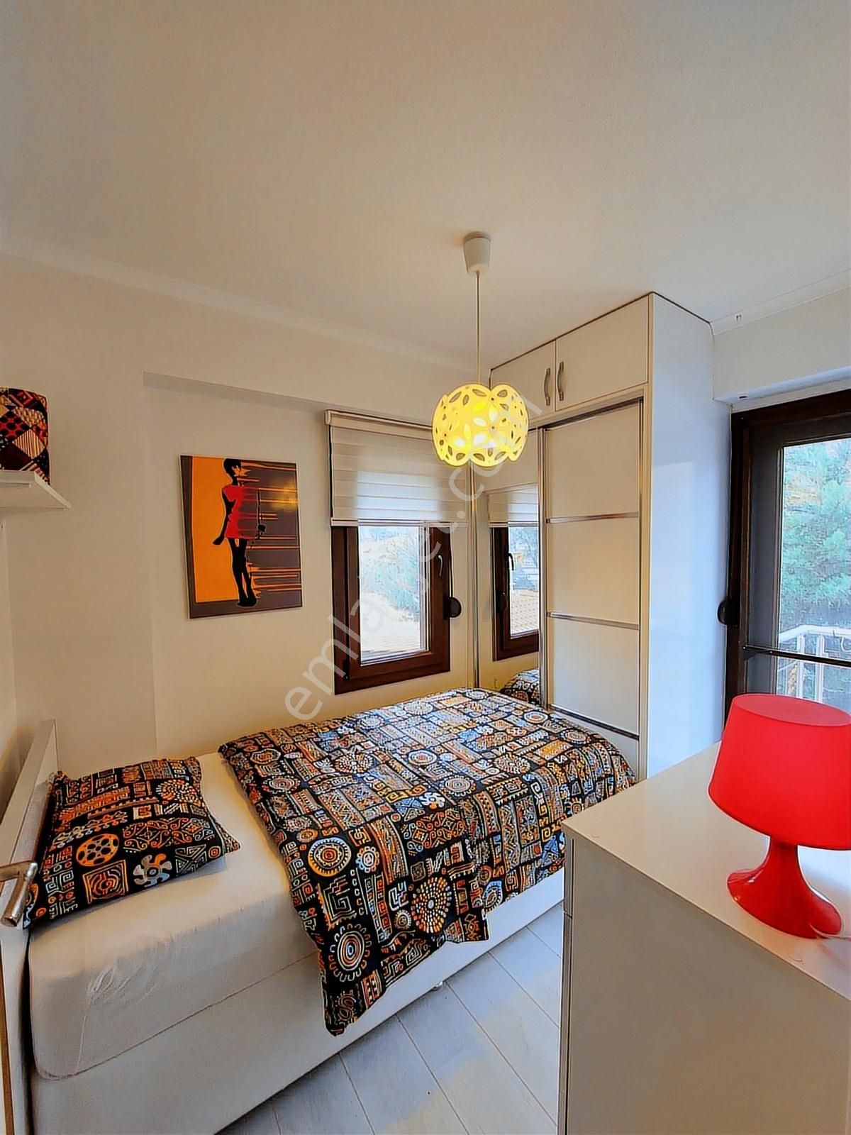 Foça Limnili Sitesinde Eşyalı Kiralık Havuzlu 3+1 Villa - Görsel 26